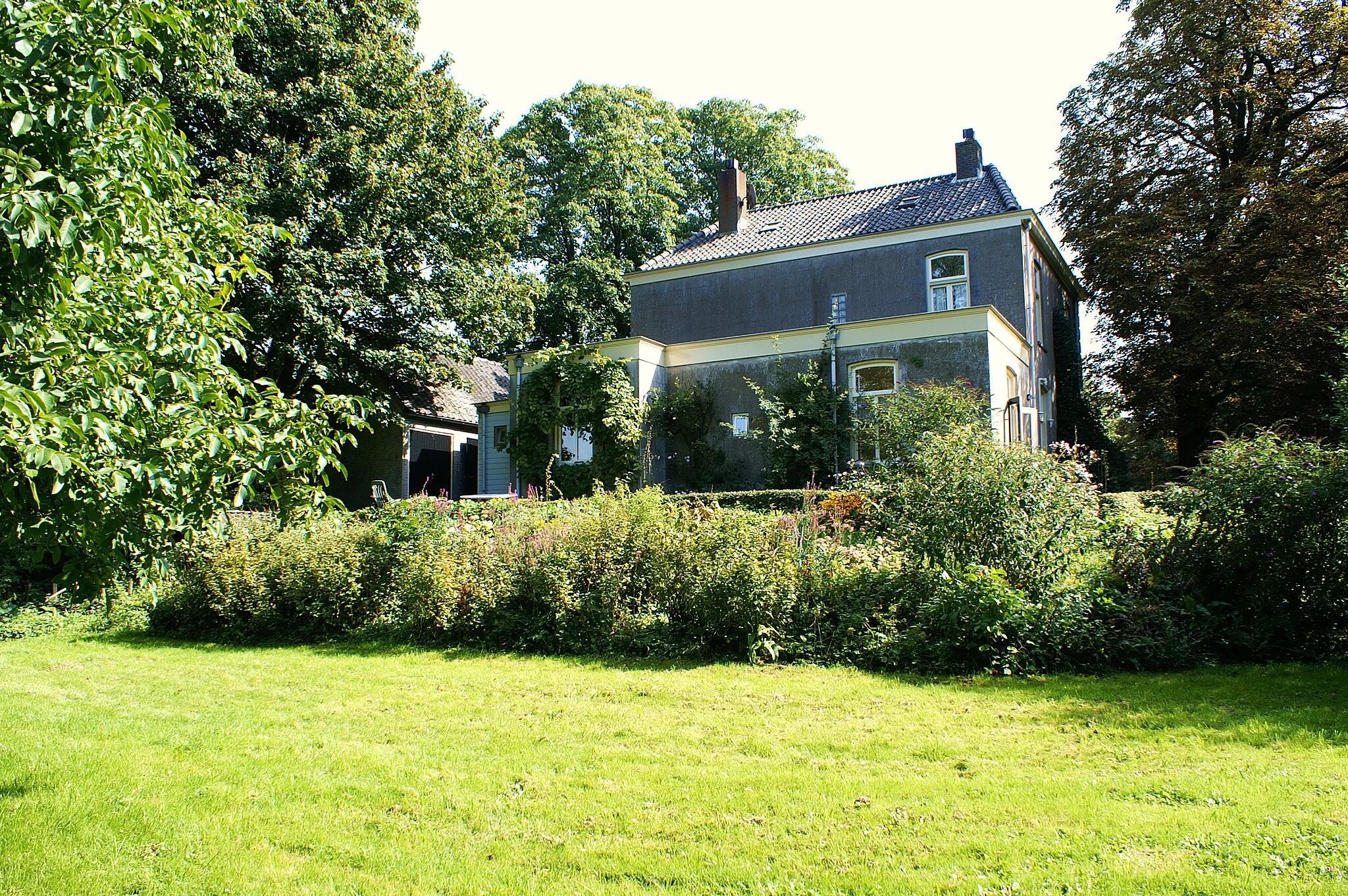 Photo showing: De achterzijde van huize Wielestein te Nederhemert-Zuid.