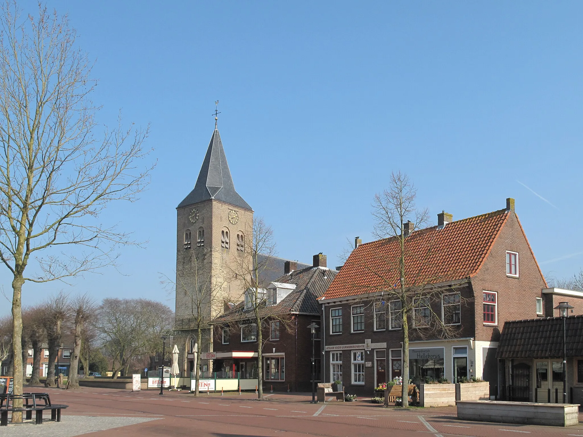 Photo showing: Zelhem, church: Lambertikerk and the square