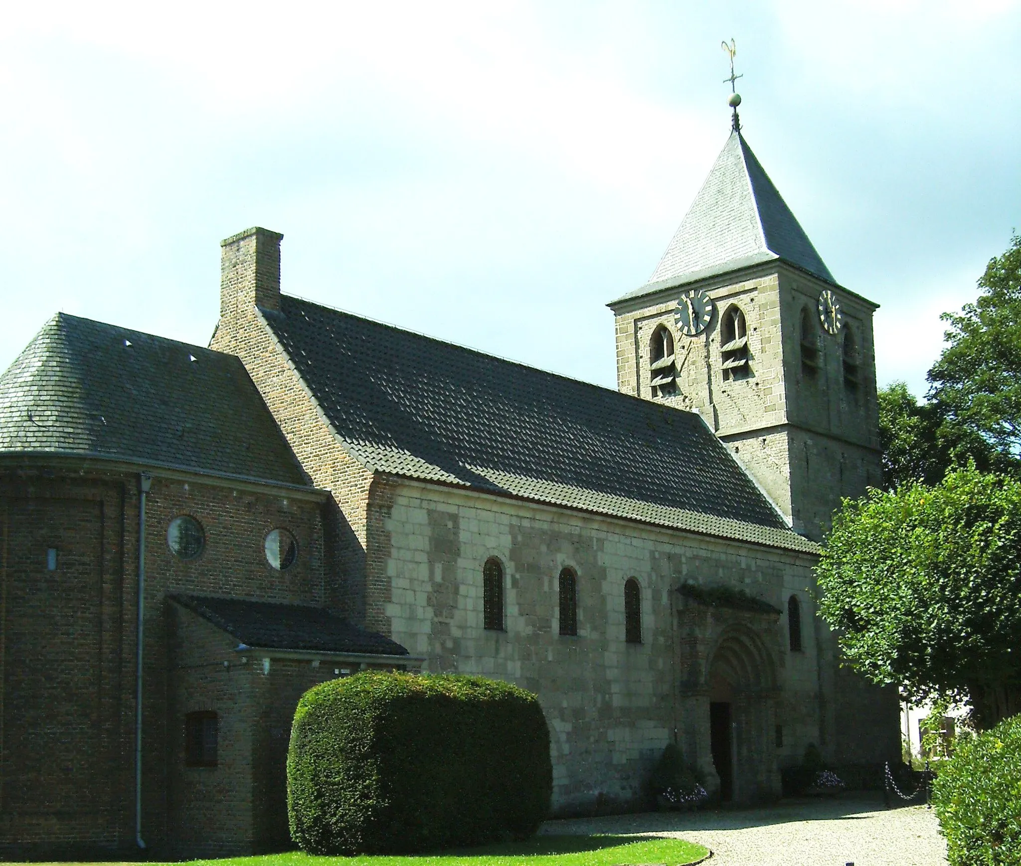 Photo showing: Old church of Oosterbeek now a place of remembrance for the landings and fights of the allied airborne troops during the Battle of Arnhem in 1944.