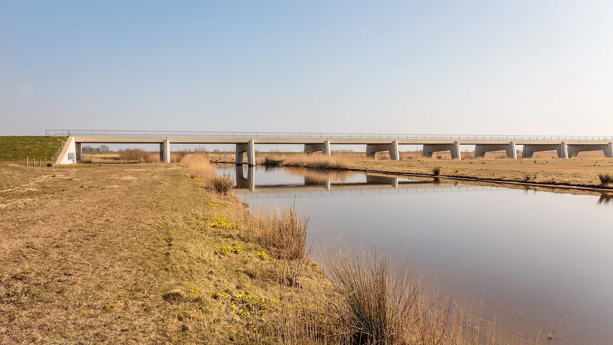 Photo showing: Kamperveen, bridge in the Kamperstraatweg over a split from the Reevediep. (Detail)