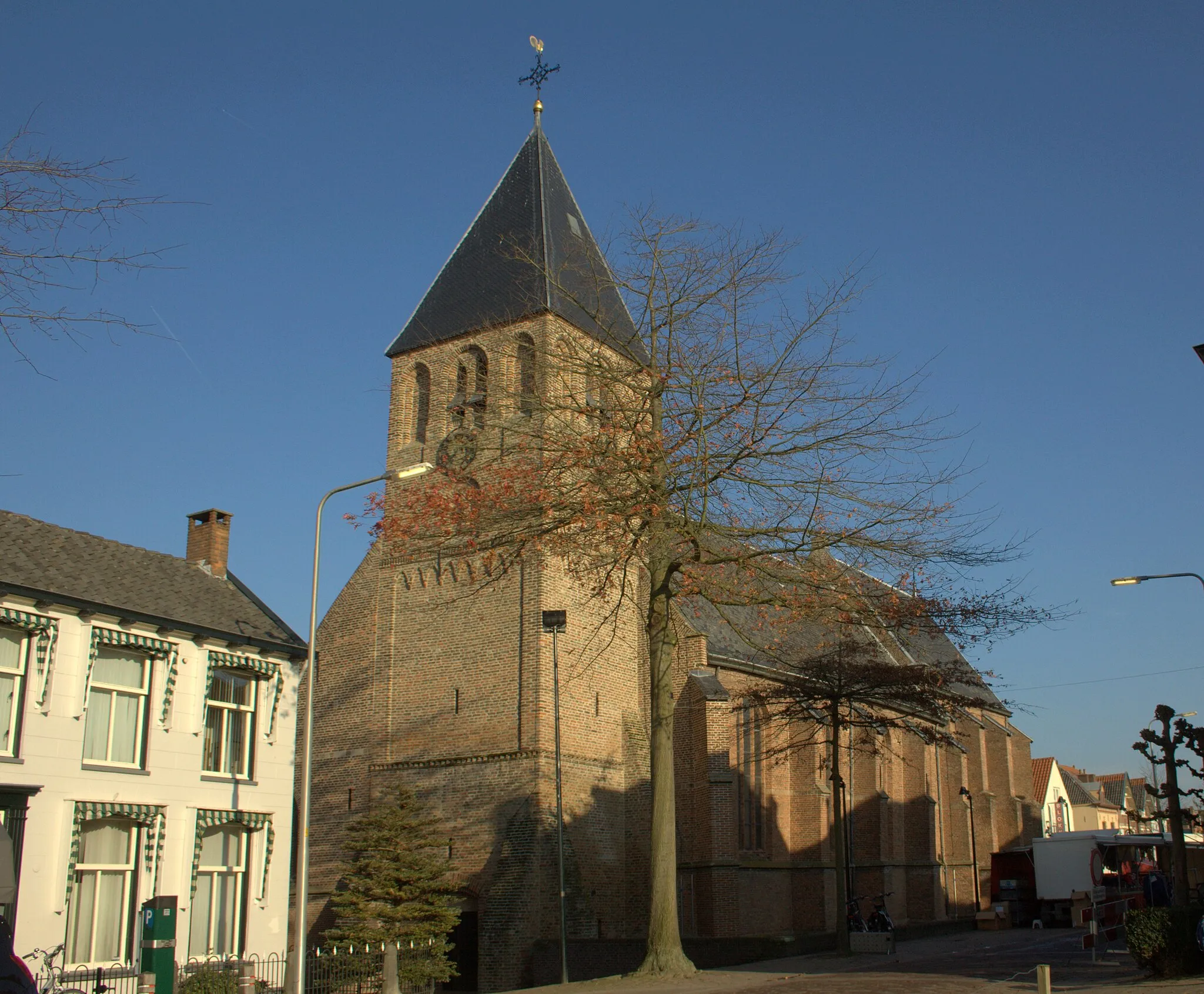Photo showing: De stoere Hervormde kerk in de Kerkstraat in Geldermalsen.