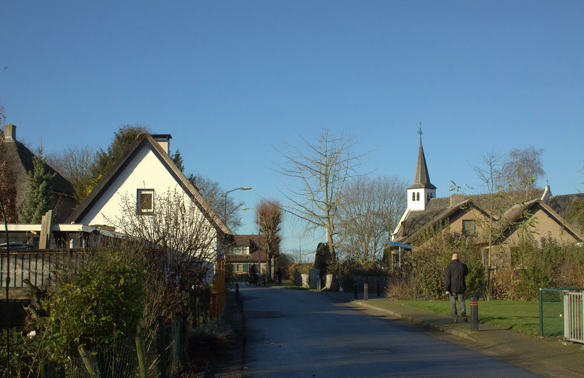 Photo showing: Vanuit de Dreef hebben we een mooi gezicht op het dorp Est.