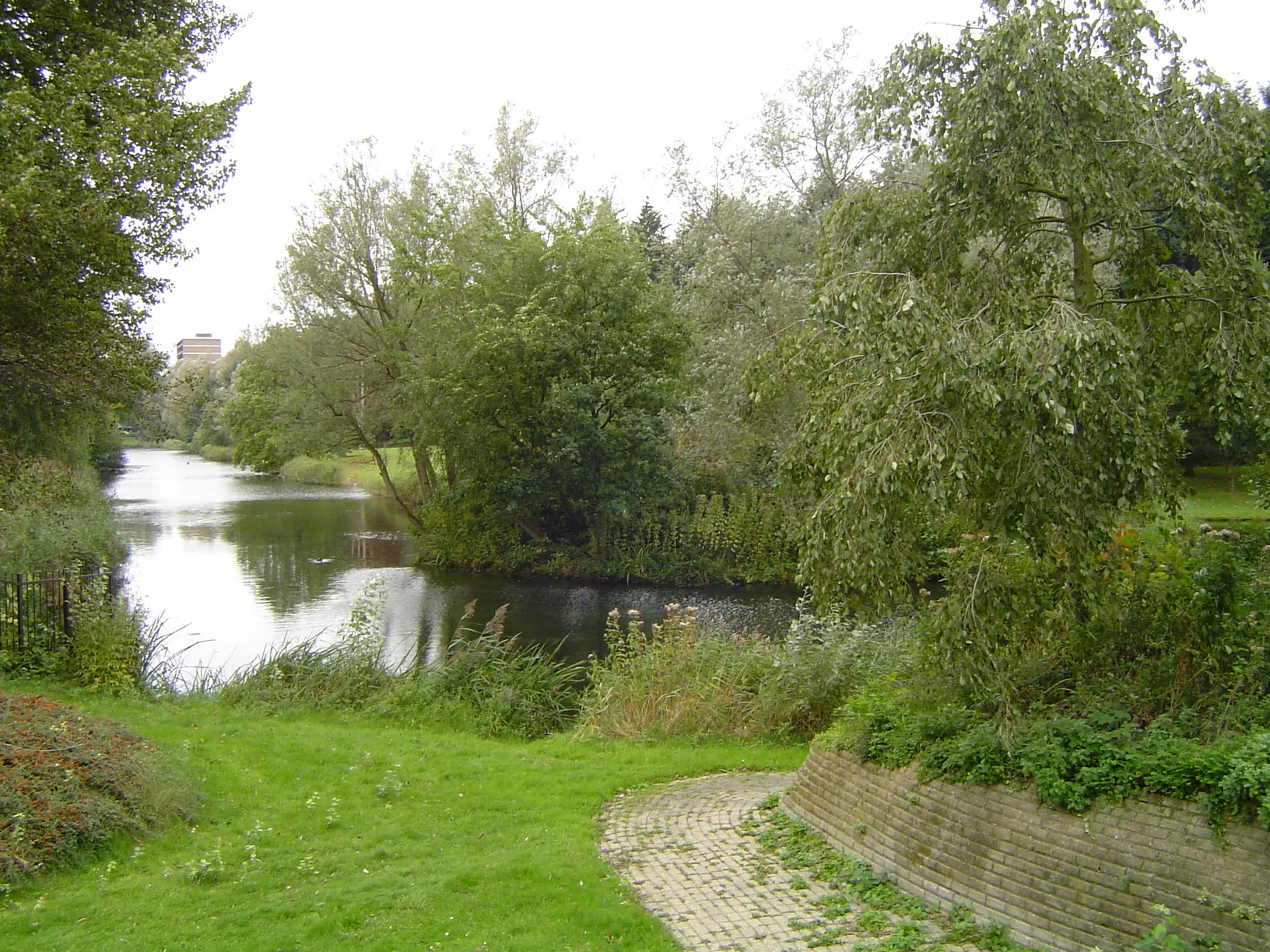 Photo showing: Nijmegen Dukenburg, Grand Canal, 1700s element of the park of the former Castle Dukenburg, now integrated in the city quarter Dukenburg (border  between neighbourhoods Tolhuis and Meijhorst).