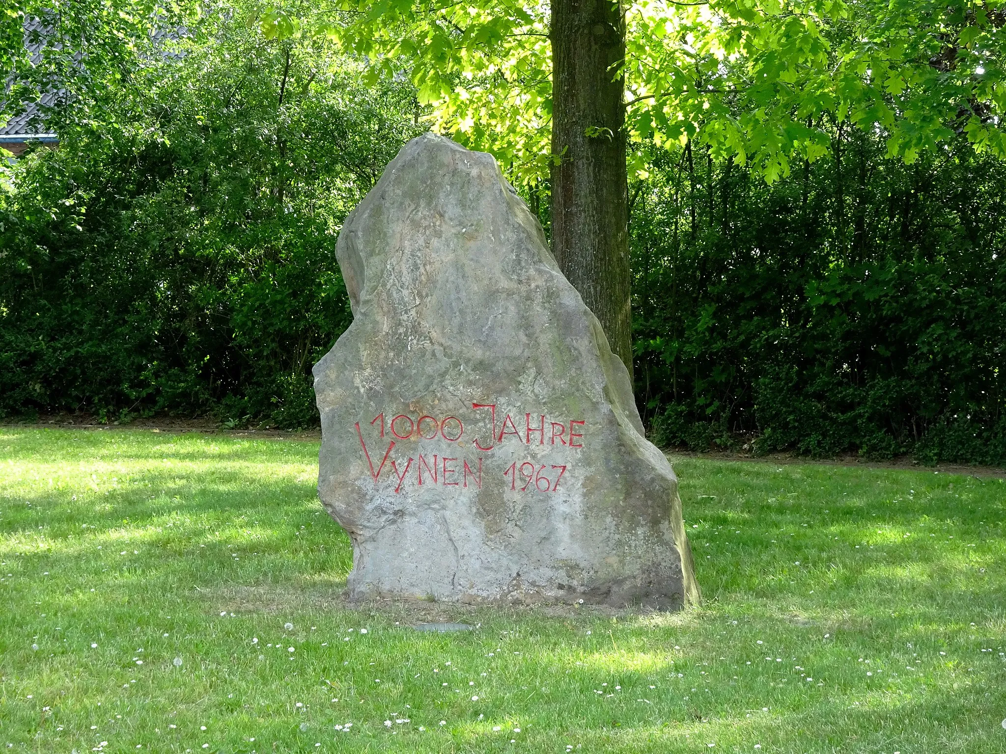 Photo showing: Monument: "1000 Jahre Vynen 1967", Haupstraße -  Dahmenhofweg