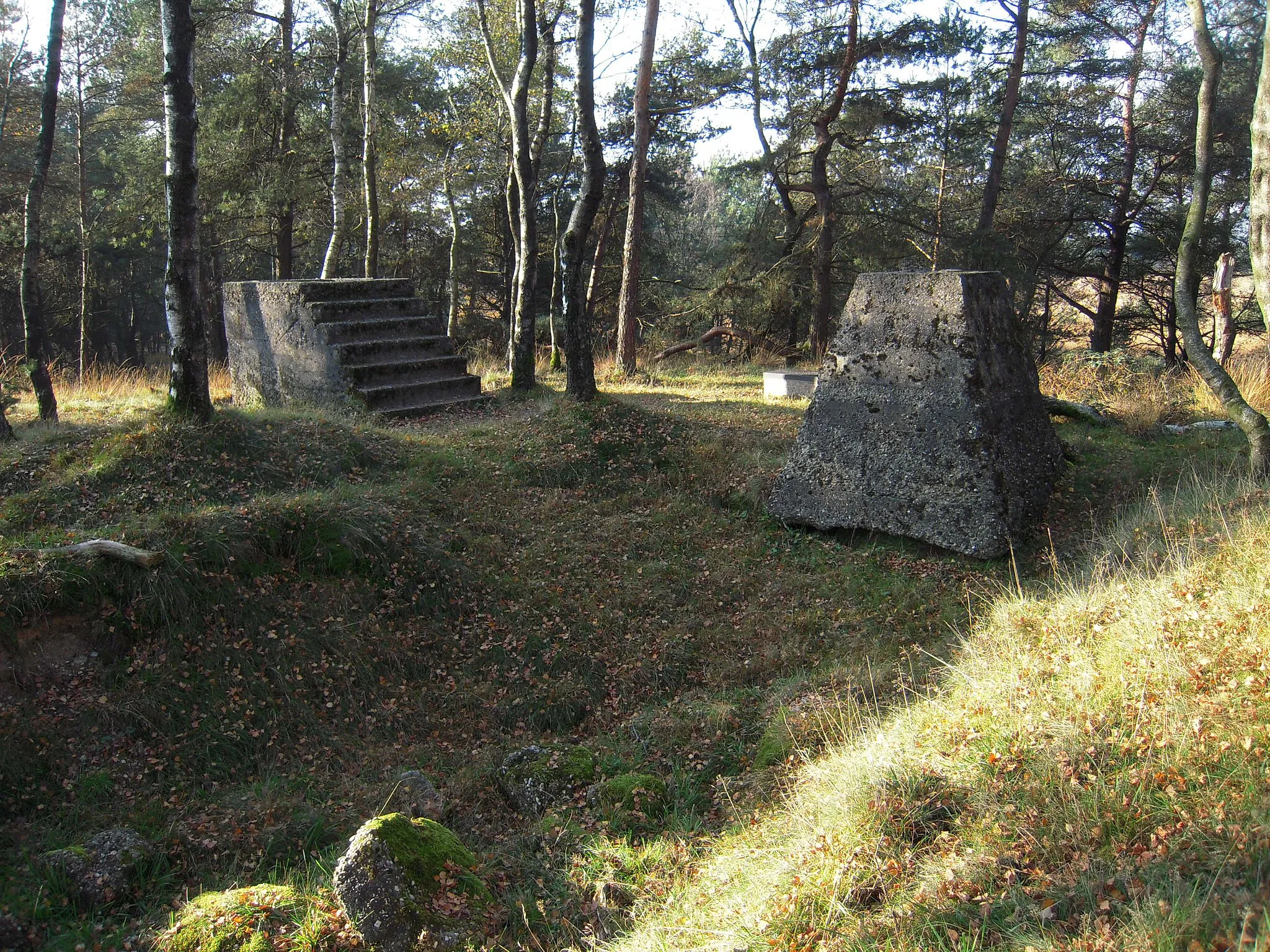 Photo showing: Ruins of Wordwar II German radio surveillance station in Veluwe, Netherlands