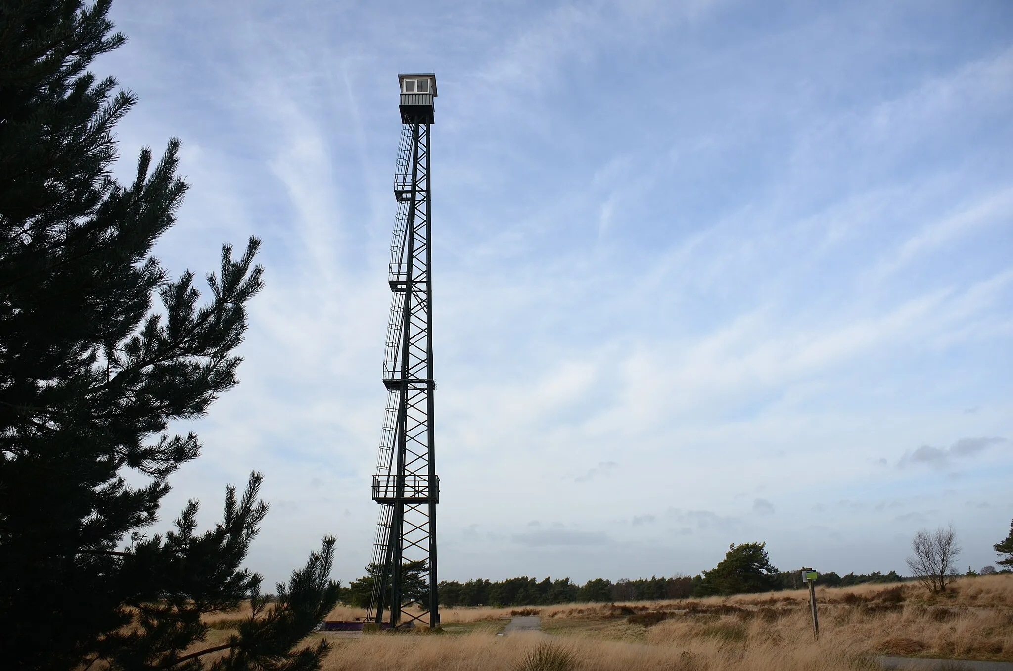 Photo showing: 18,5 m high fire-watch tower at one of the highest points (some 100 m above sealevel) of the Veluwe at Rozendaalse veld