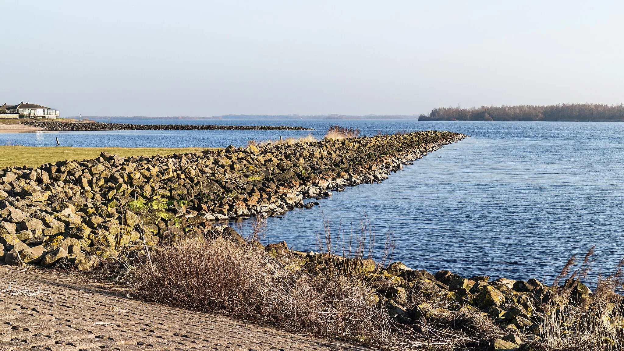 Photo showing: Schokkerhaven. View from the Havenweg over the Ketelmeer.