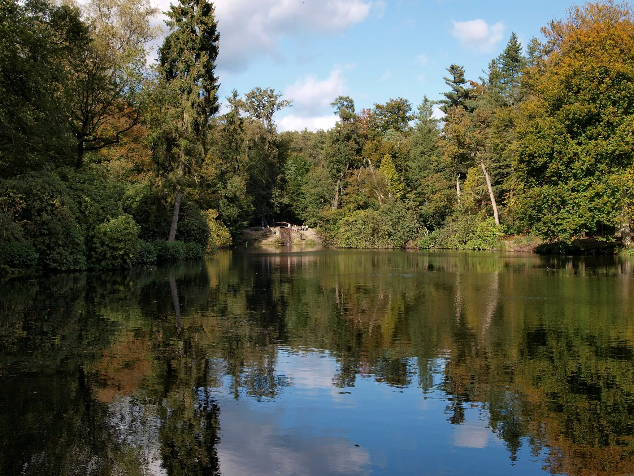 Photo showing: Pond with little waterfall at Beekhuizen, Velp, Nederland