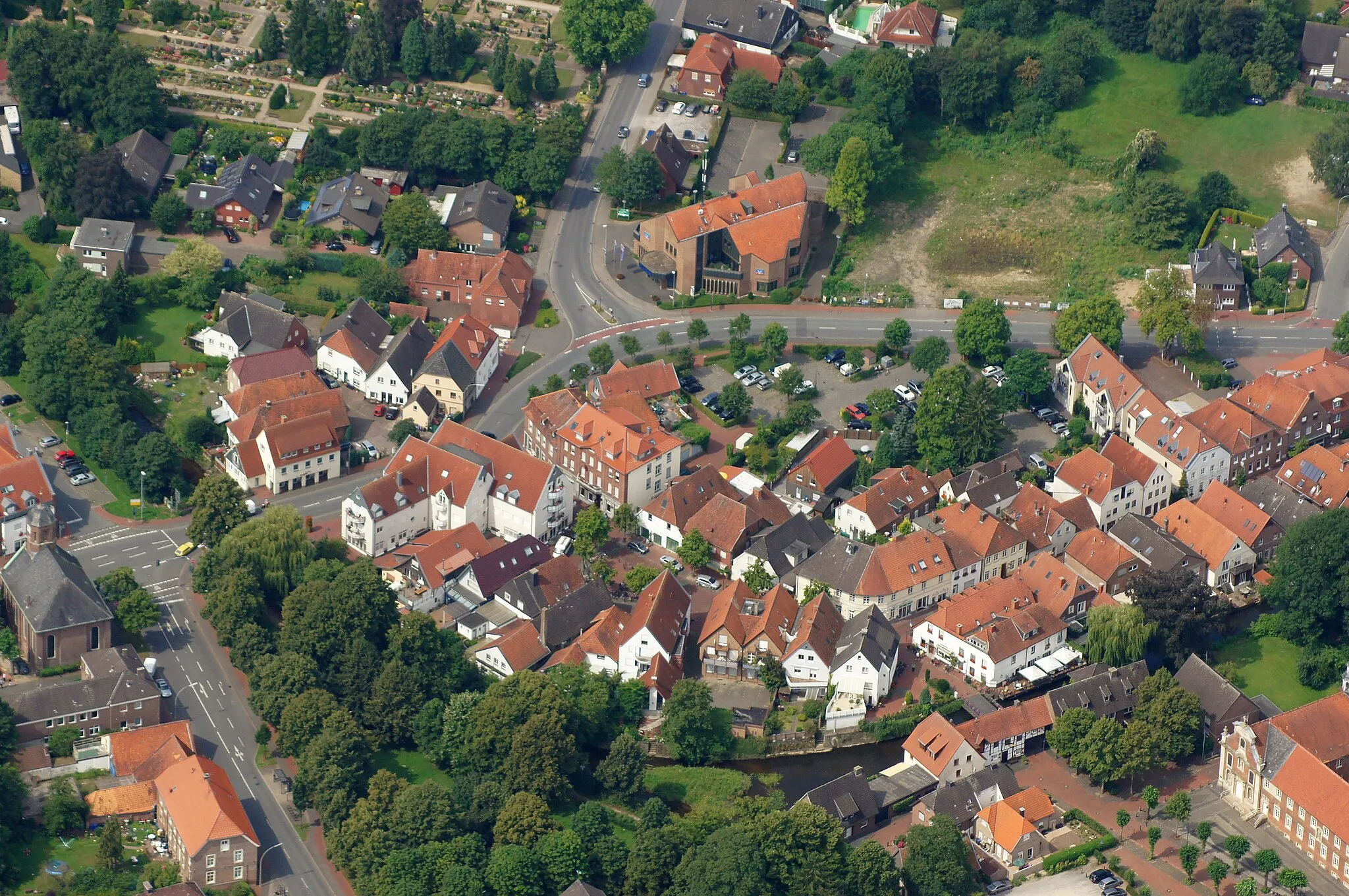 Photo showing: Luftaufnahme von Gemen bei Borken in Westfalen. Das Bild entstand während des Münsterland-Fotoflugs am 20. Juli 2014.