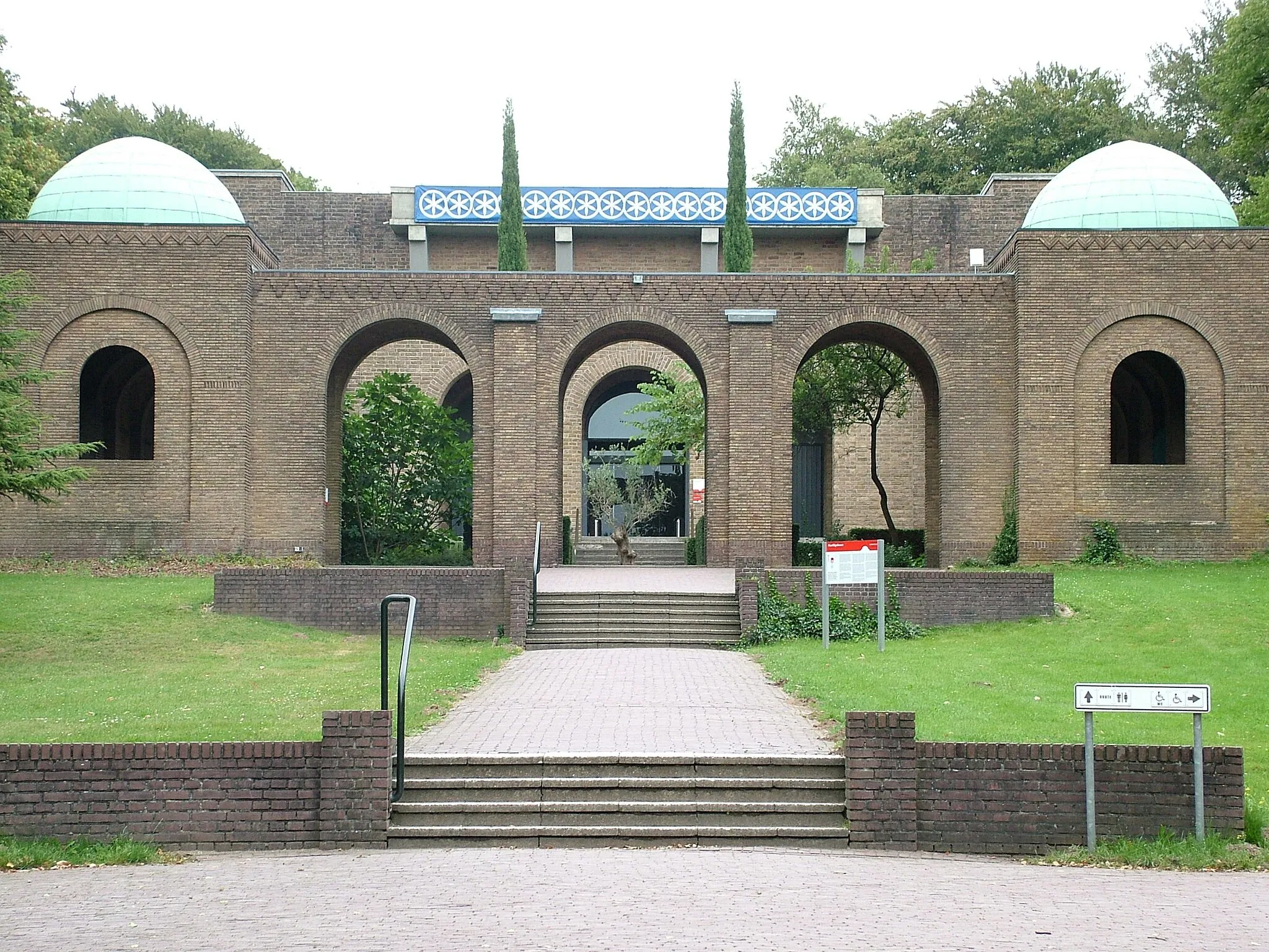 Photo showing: Museumpark Orientalis bei Nimwegen. Hauptgebäude.