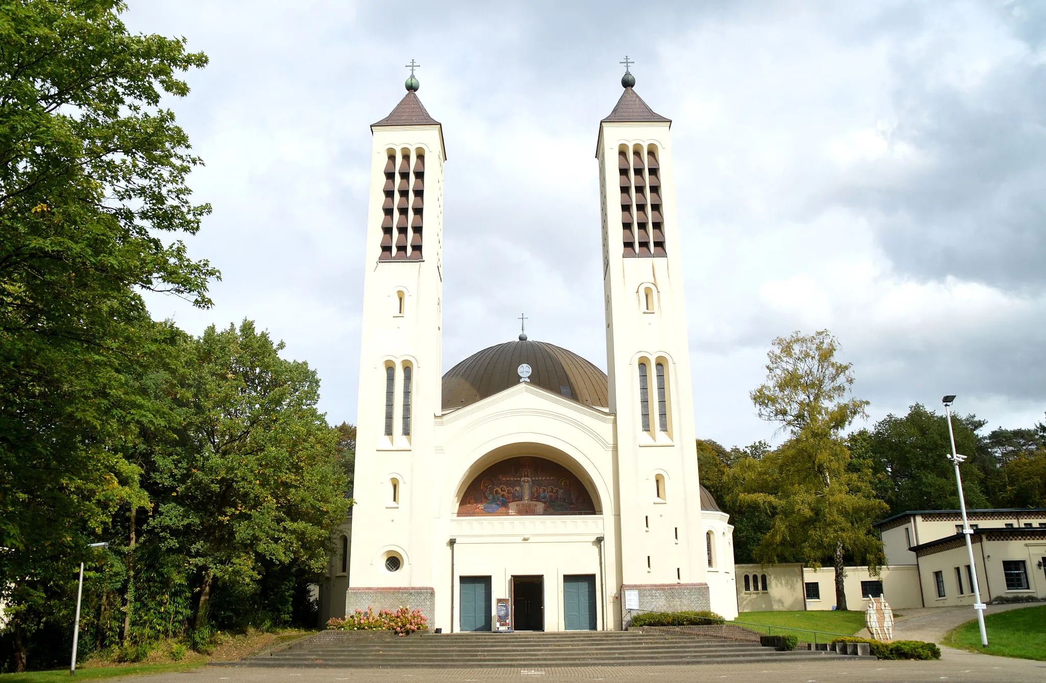 Photo showing: Cenacle church (Heilig Landstichting) Front view
