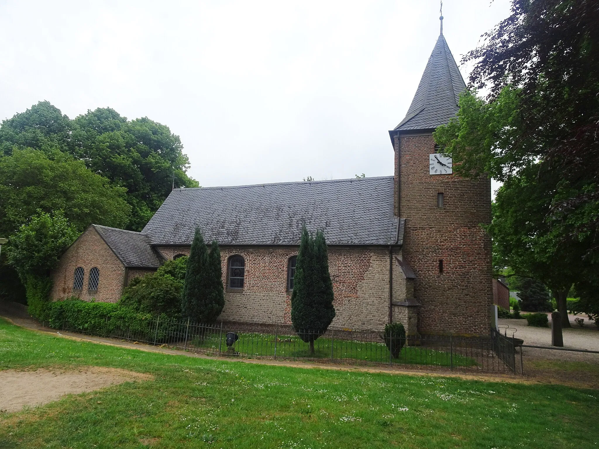 Photo showing: St. Martinus, Bimmen, overzicht ligging direct achter de dijk
