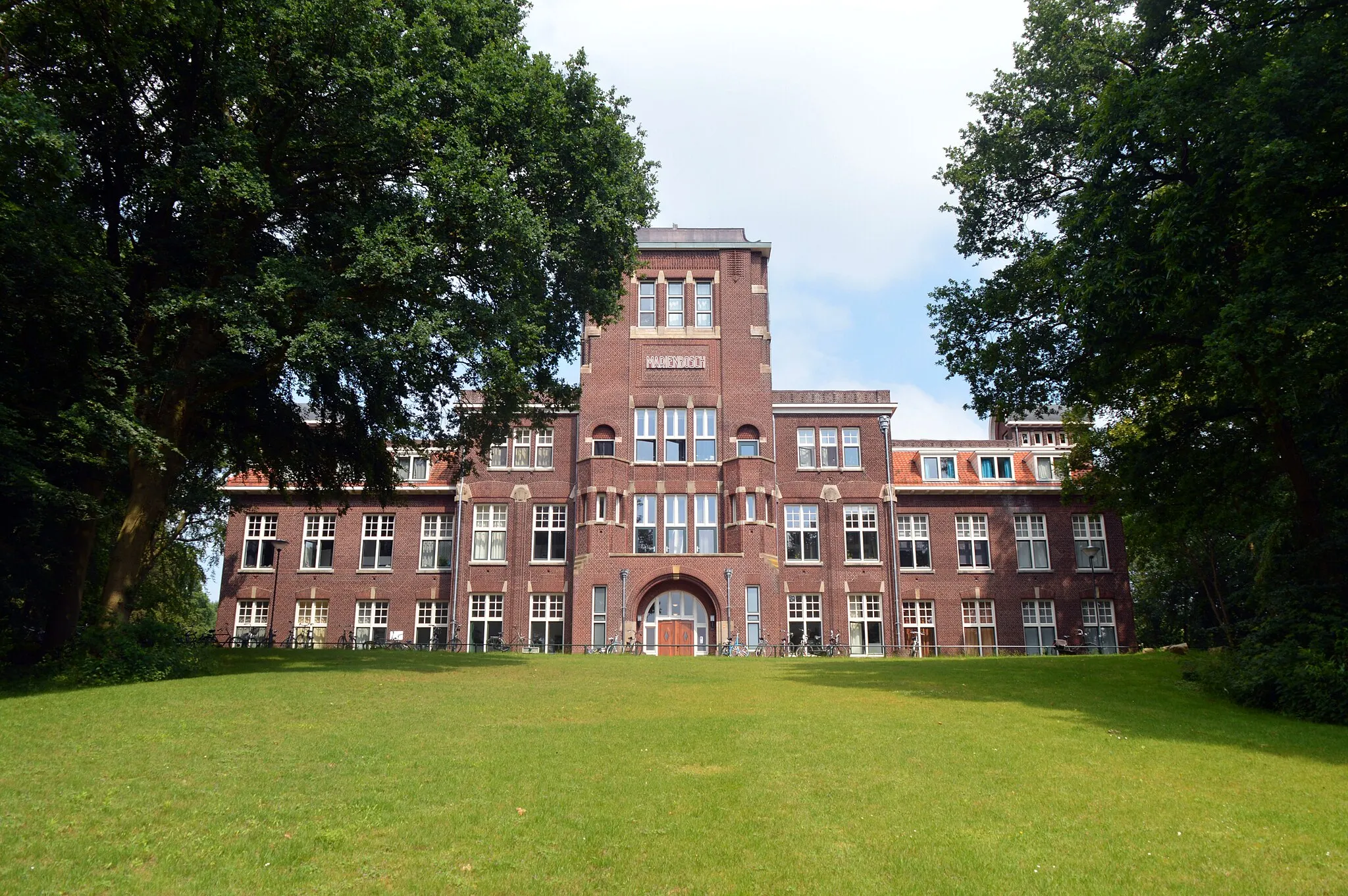 Photo showing: The former monastery Mariënbosch Front facade Art Deco Amsterdam School Charles Estourgie Nijmegen 1924