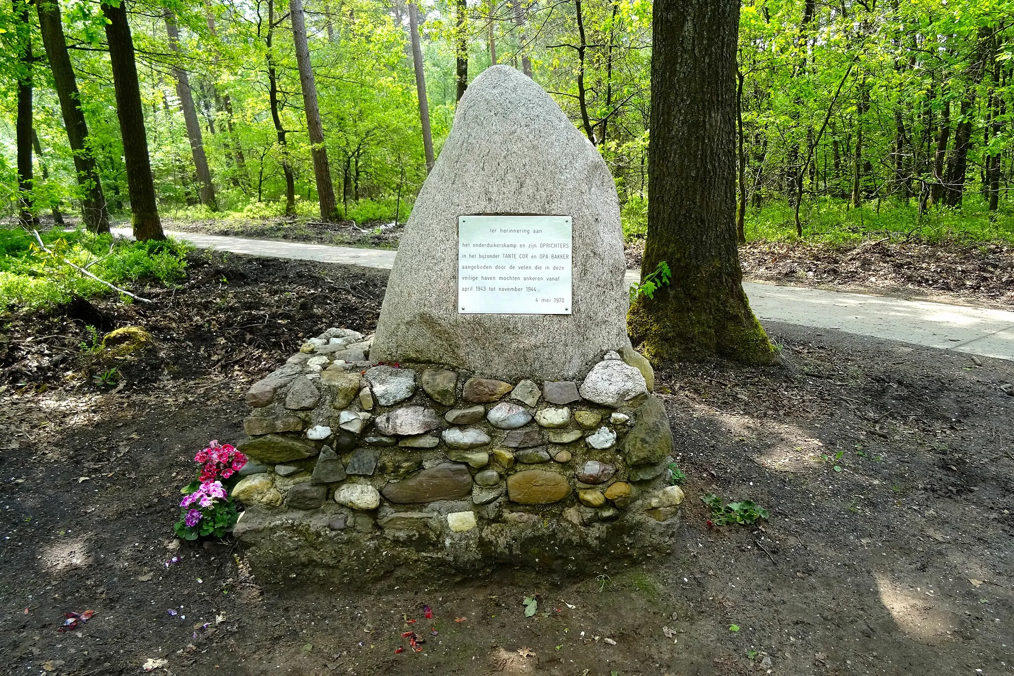 Photo showing: Monument bij het verscholen dorp nabij Vierhouten