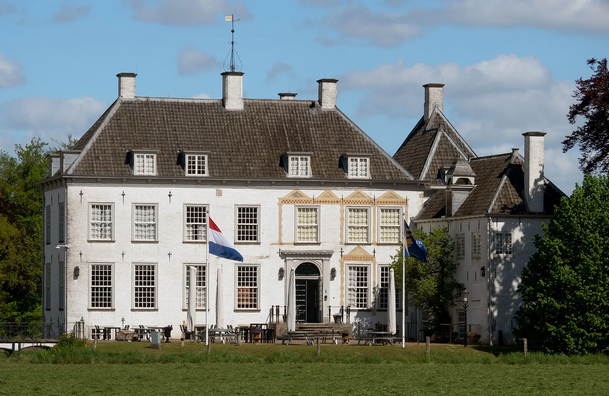 Photo showing: Warnsveld, country house Huis 't Velde (nowadays a police academy)