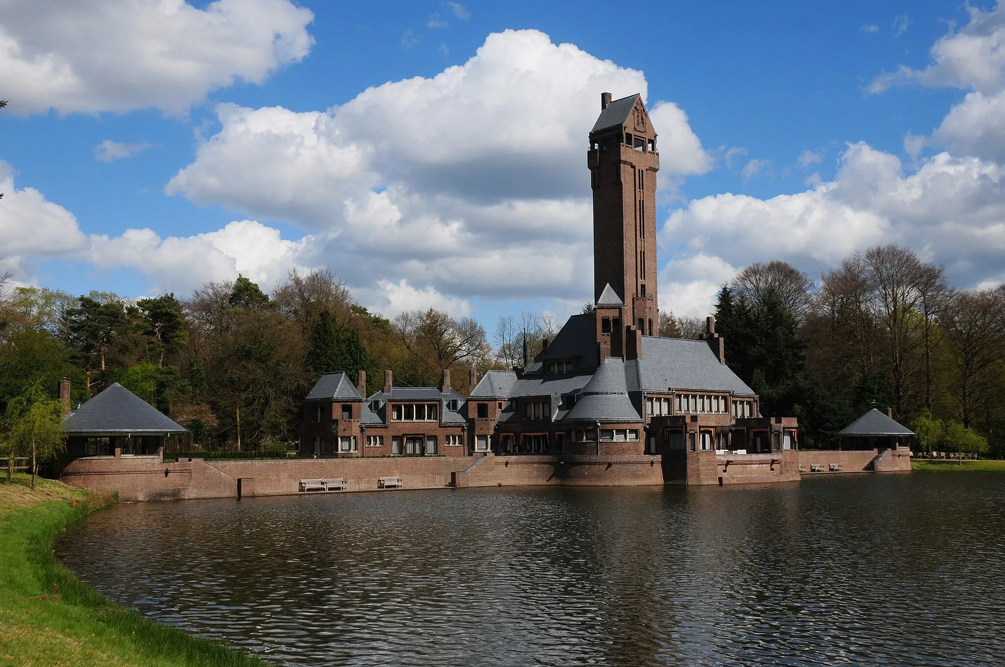 Photo showing: Castle Hubertus after restauration at 28 April 2015