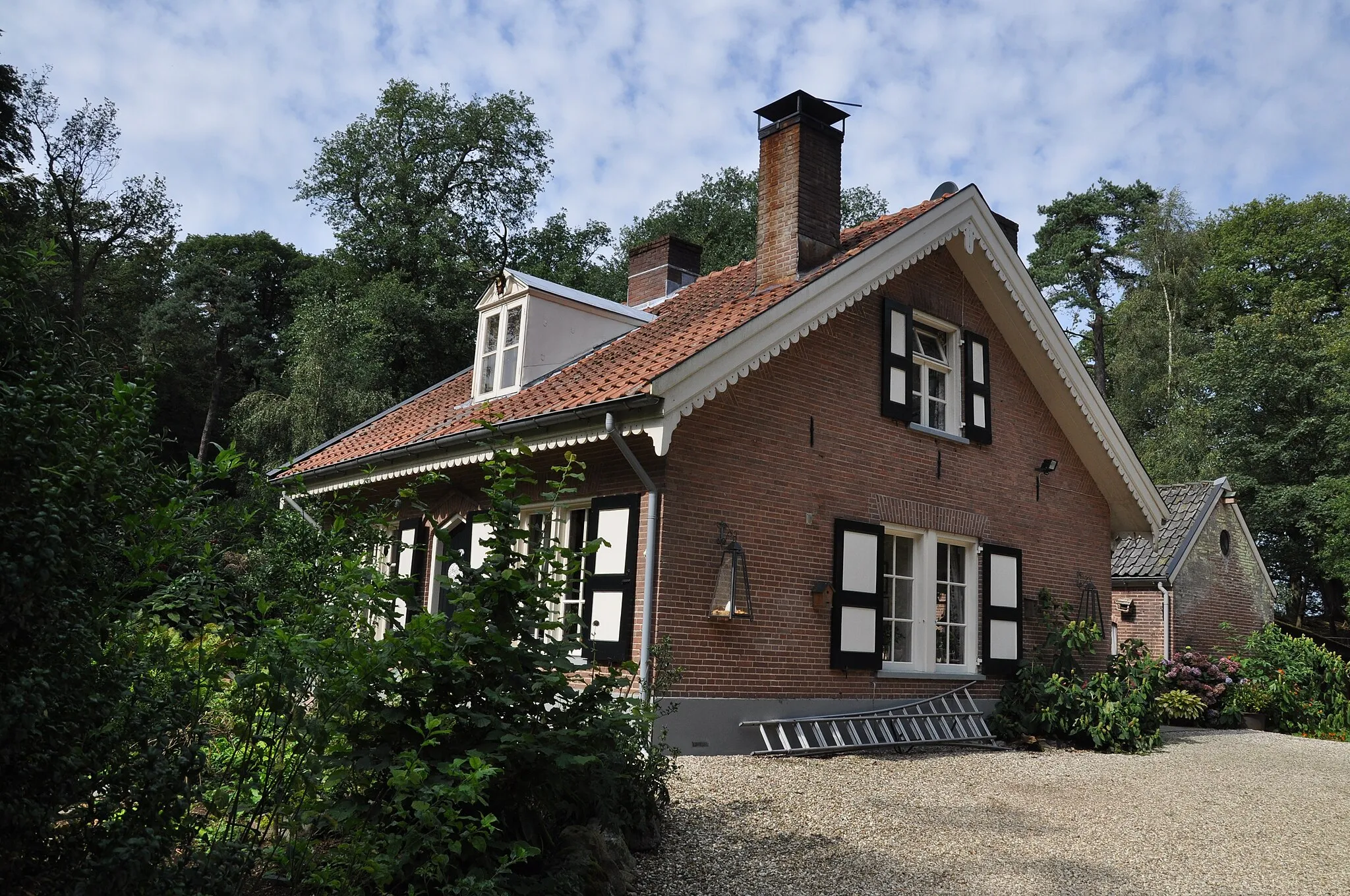 Photo showing: Dwelling house near the hunting lodge Aardhuis near Apeldoorn