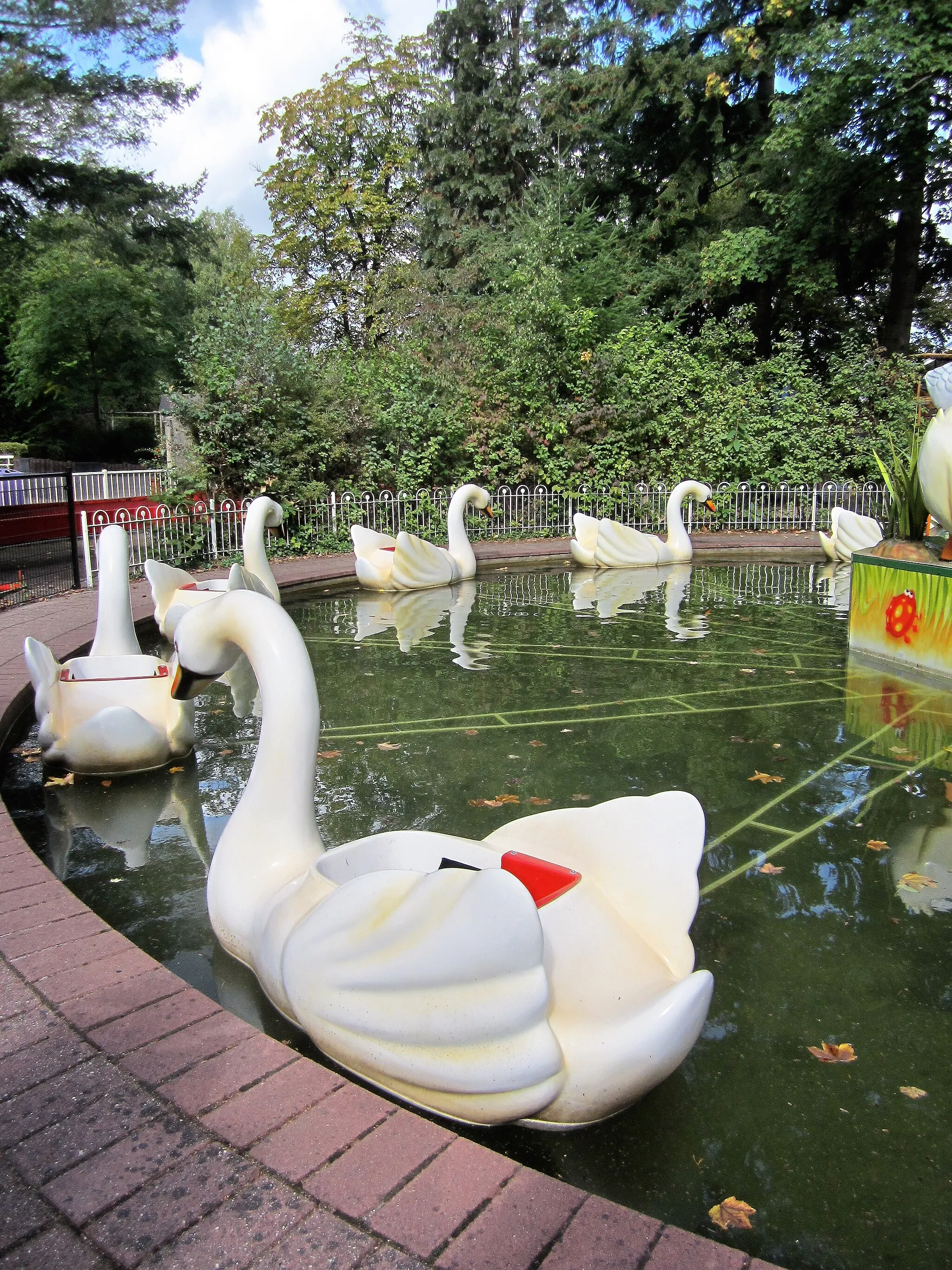 Photo showing: Watercaroussel in Avonturenpark Hellendoorn