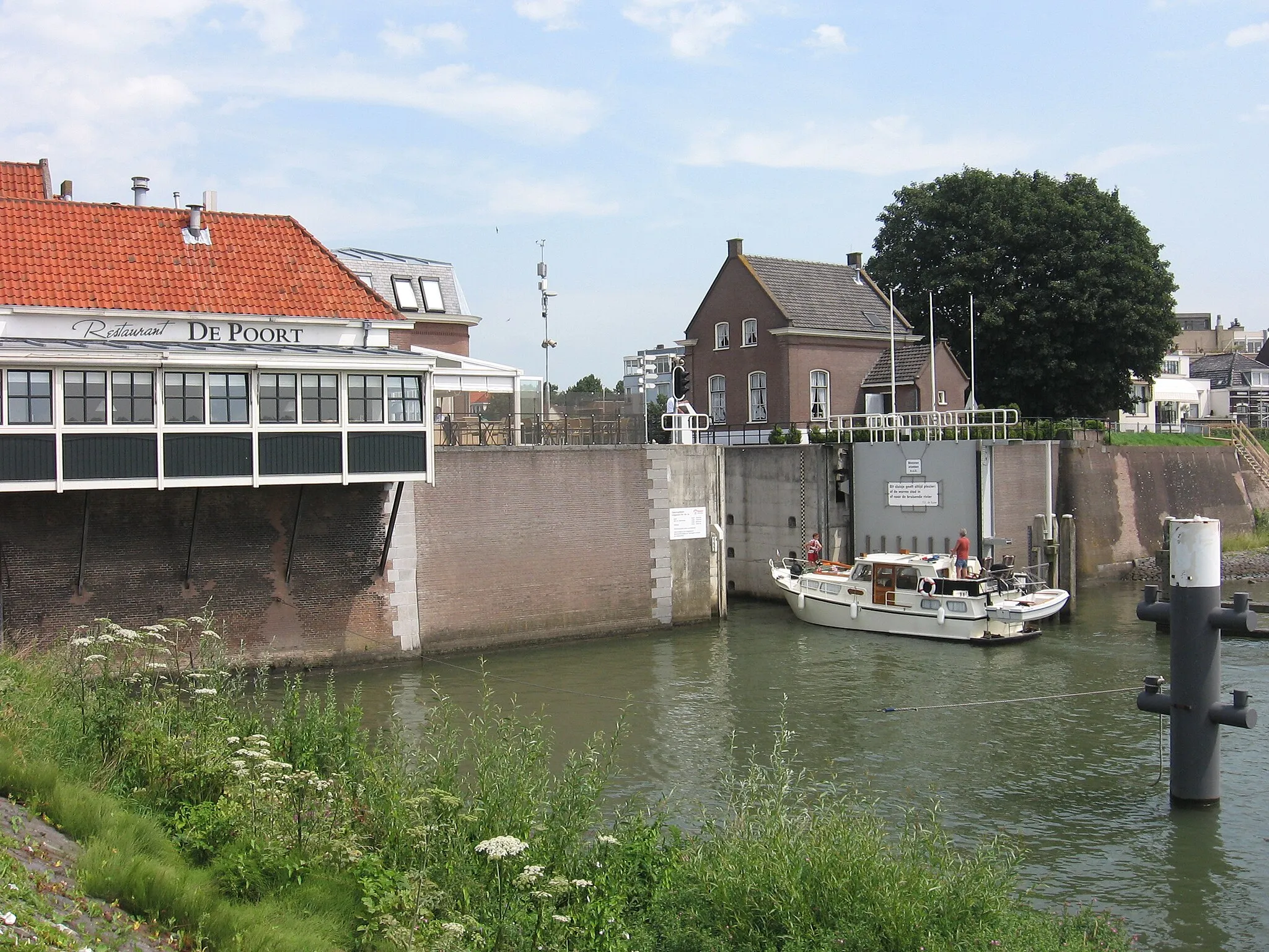 Photo showing: Zicht op een deel van de Lingesluis in Gorinchem