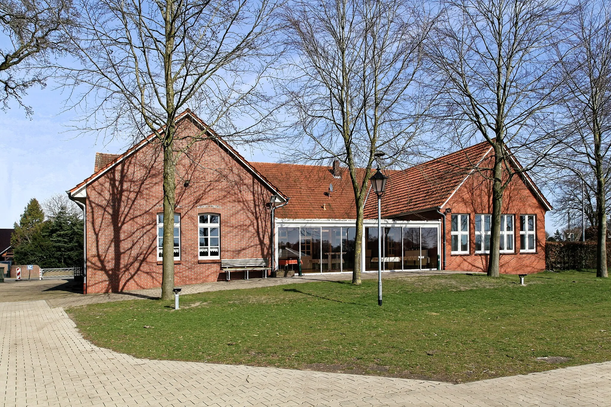 Photo showing: Dörpshus (ehemaliger Dorfschule), Tanger Hauptstraße in Apen