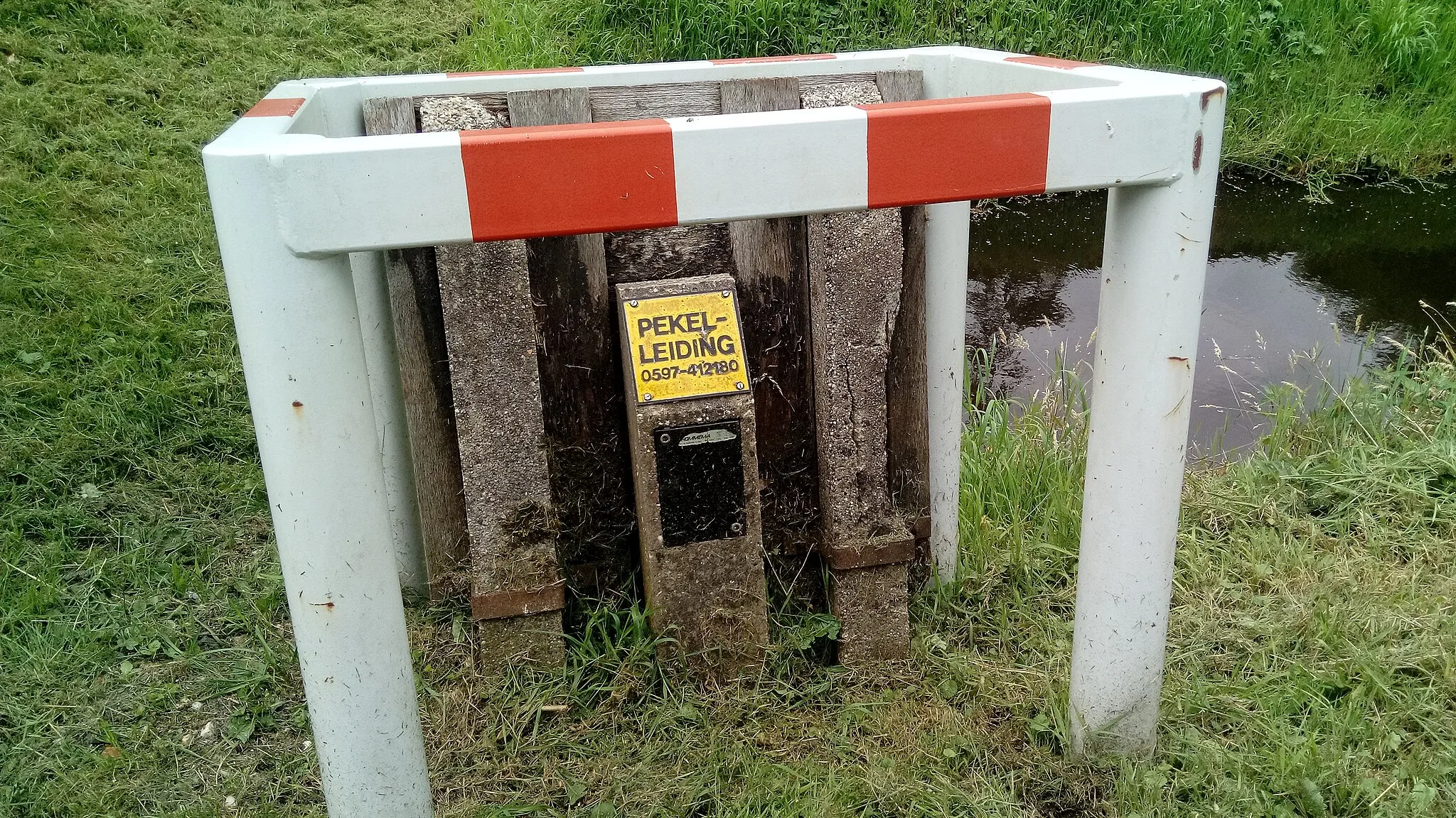 Photo showing: A pekel-leiding, that is located in the Groninger village of Meeden, Midden-Groningen.