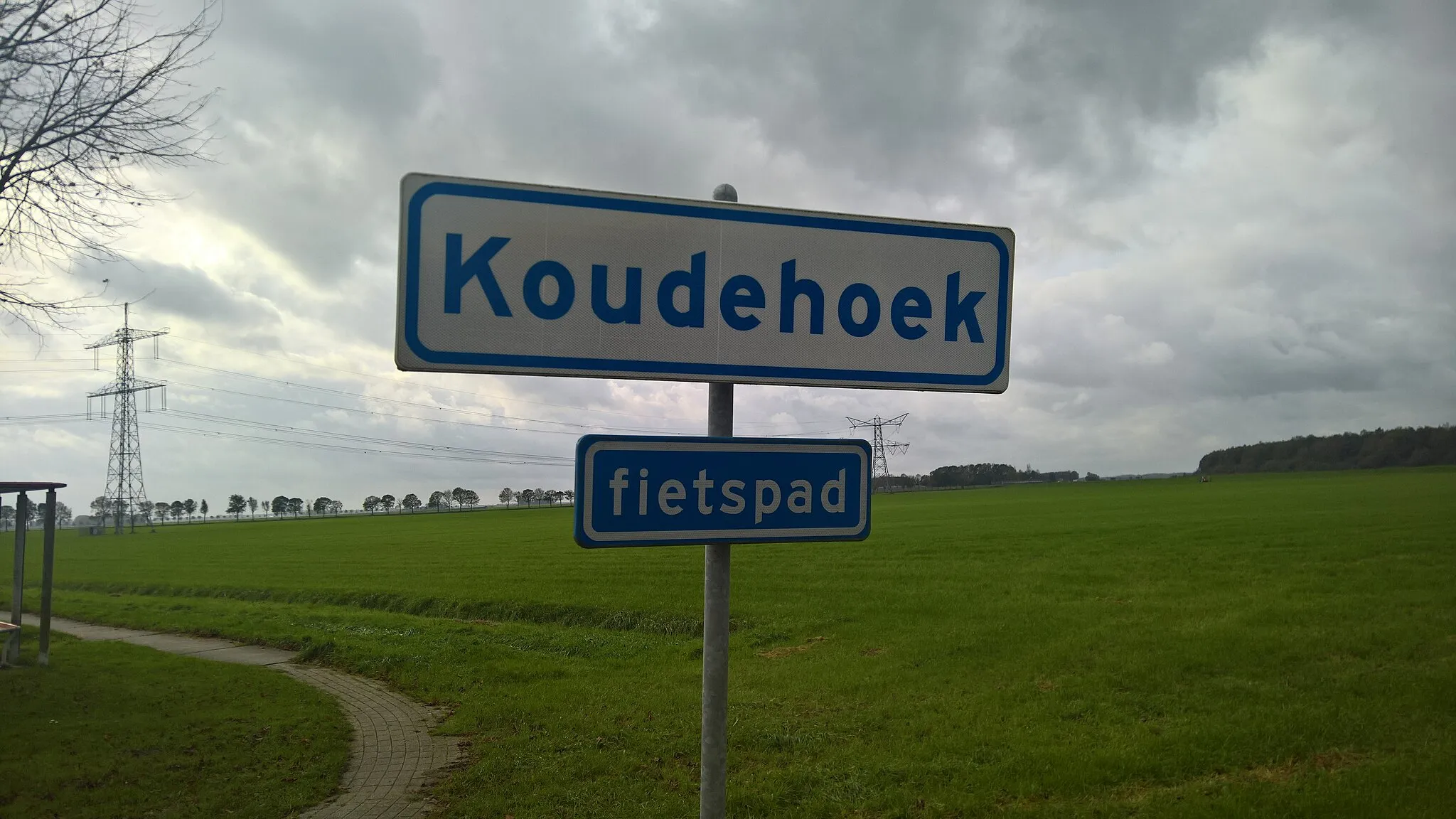 Photo showing: A road sign for the region of Koudehoek in the village of Klein-Ulsda, Bellingwedde.