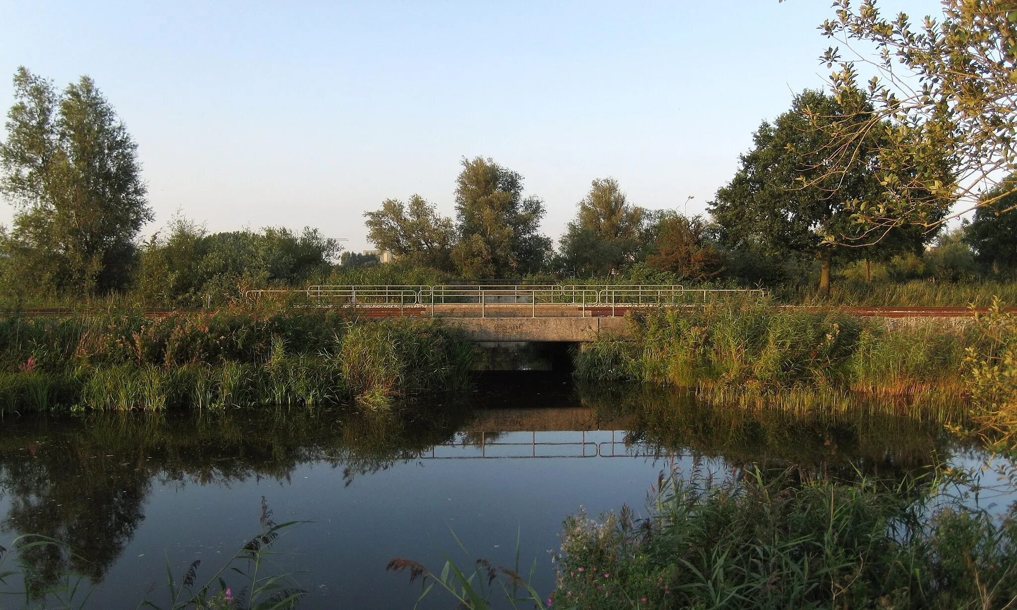 Photo showing: Railway bridge near Foxhol, a village in the Dutch province of Groningen.