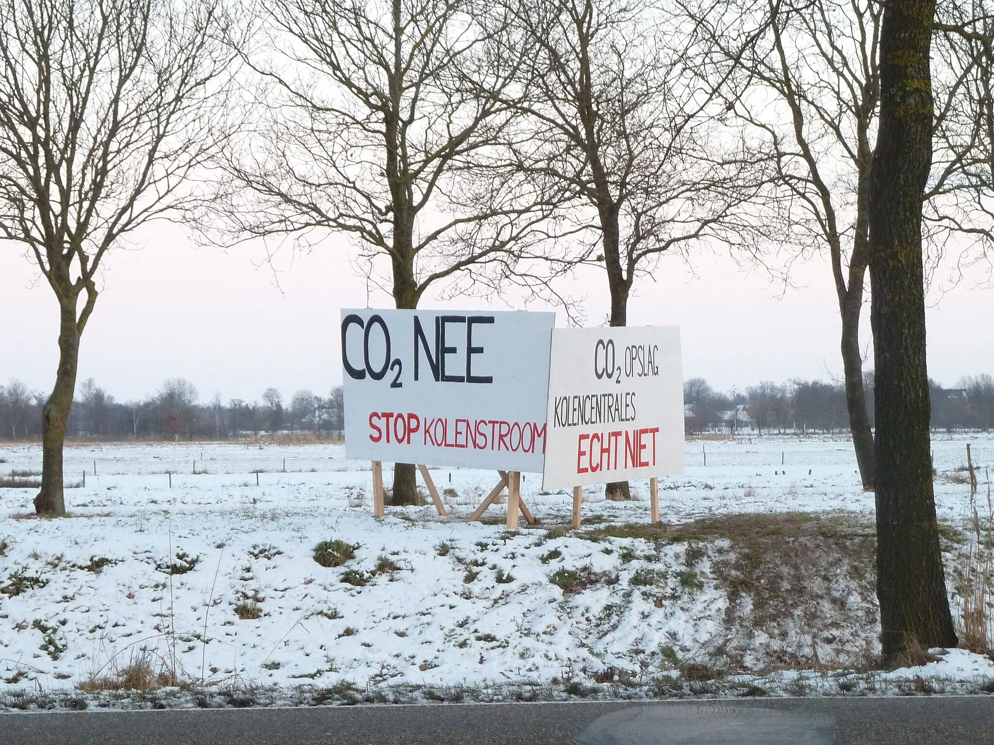Photo showing: Protestbord tegen CO2-opslag onder Sebaldeburen aan de weg van Grijpskerk naar Sebaldeburen.