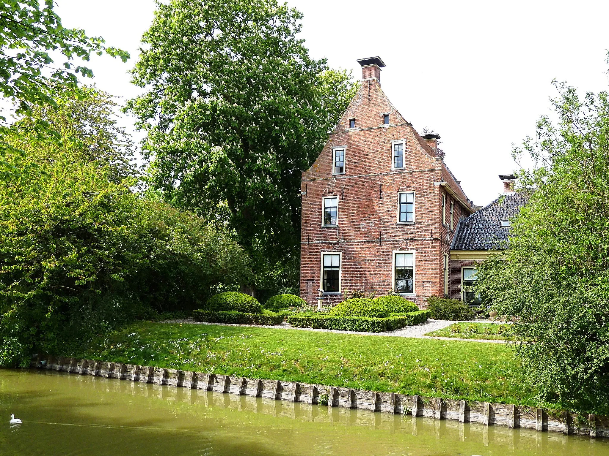 Photo showing: Zijaanzicht van de Piloersemaborg (Groningen, Nederland).
