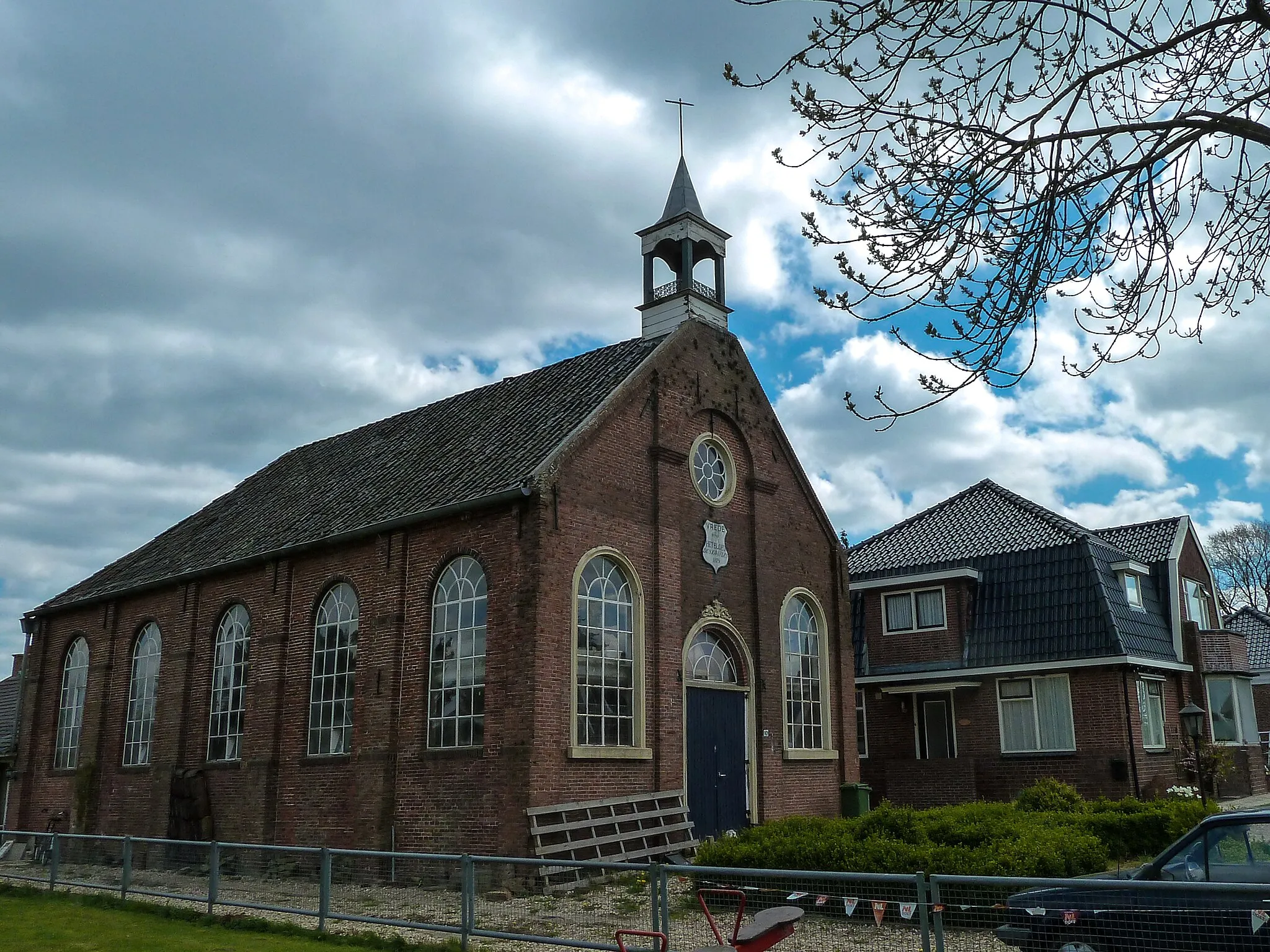 Photo showing: Voormalige gereformeerde kerk en pastorie van Overschild