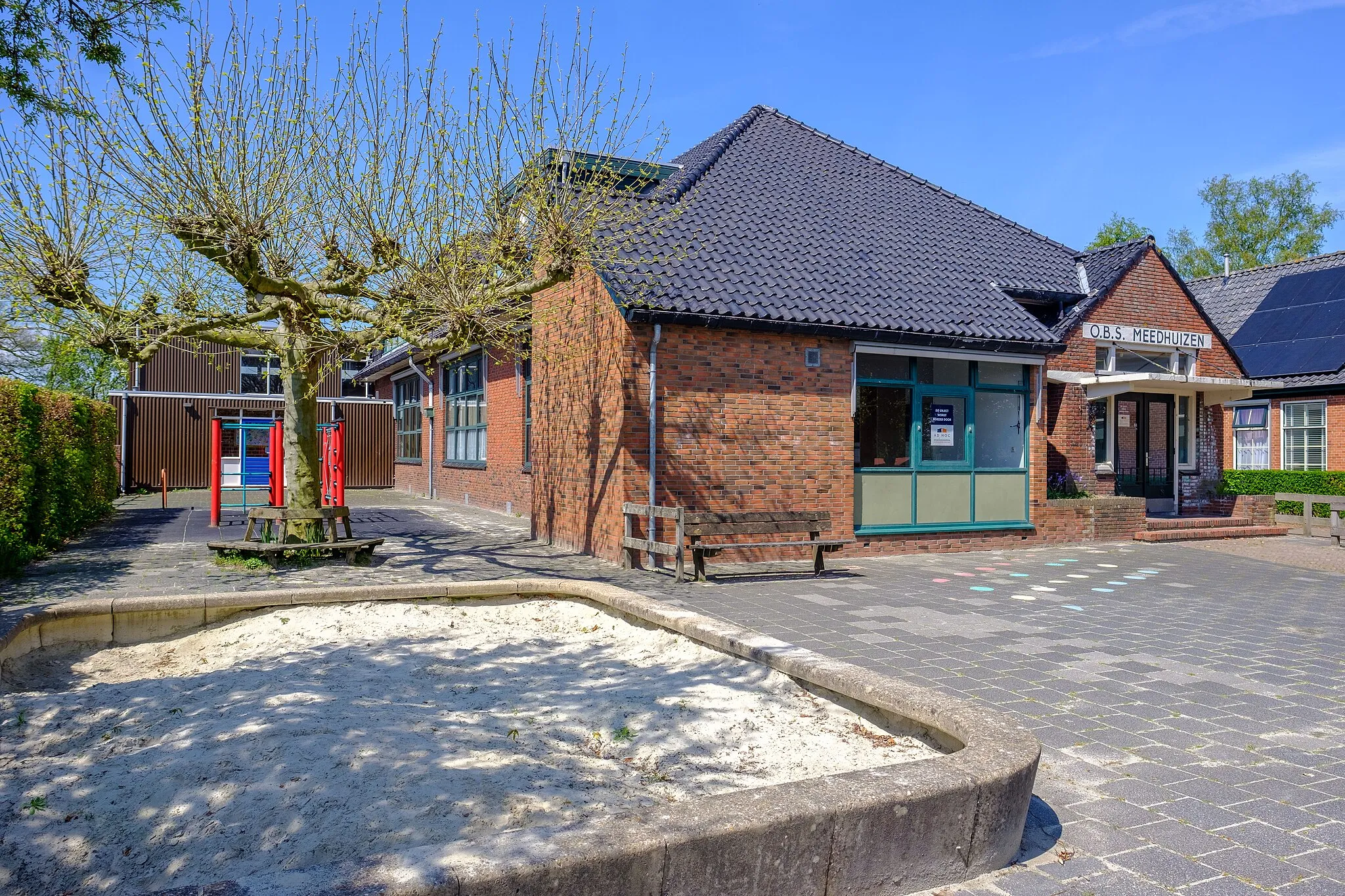 Photo showing: Openbare lagere school van Meedhuizen uit 1934 in expressionistische stijl. Aangewezen als karakteristiek pand