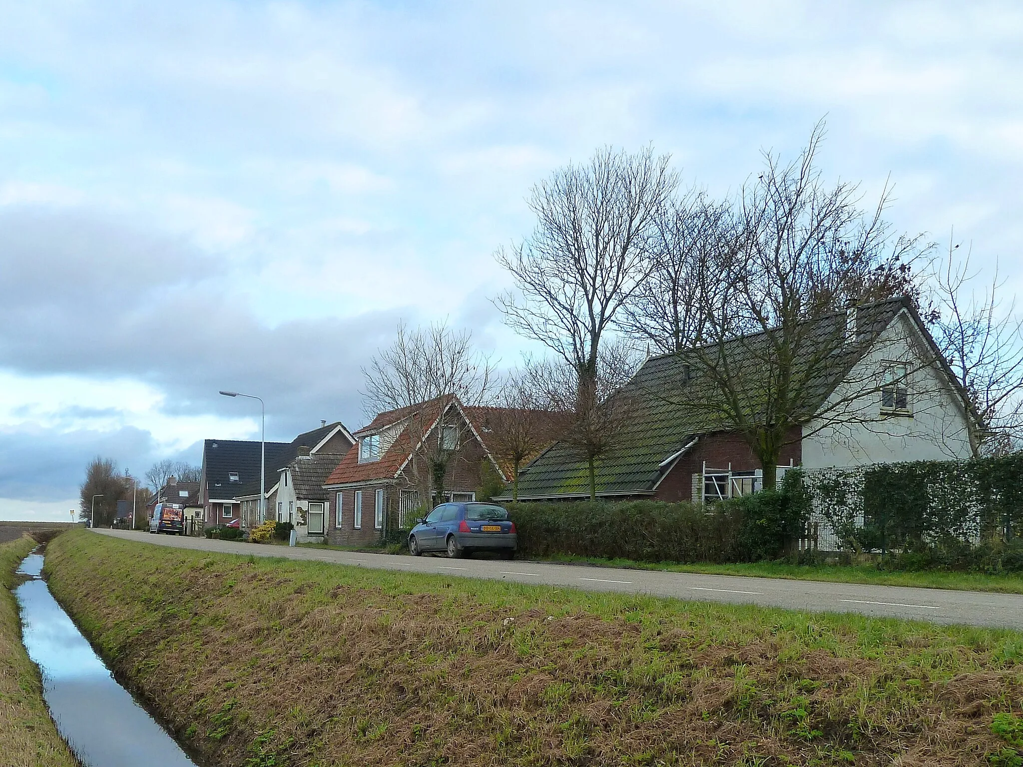 Photo showing: Het buurtschap Krabburen in de Friese gemeente Kollumerland en Nieuwkruisland, gezien vanaf de richting Warfstermolen.