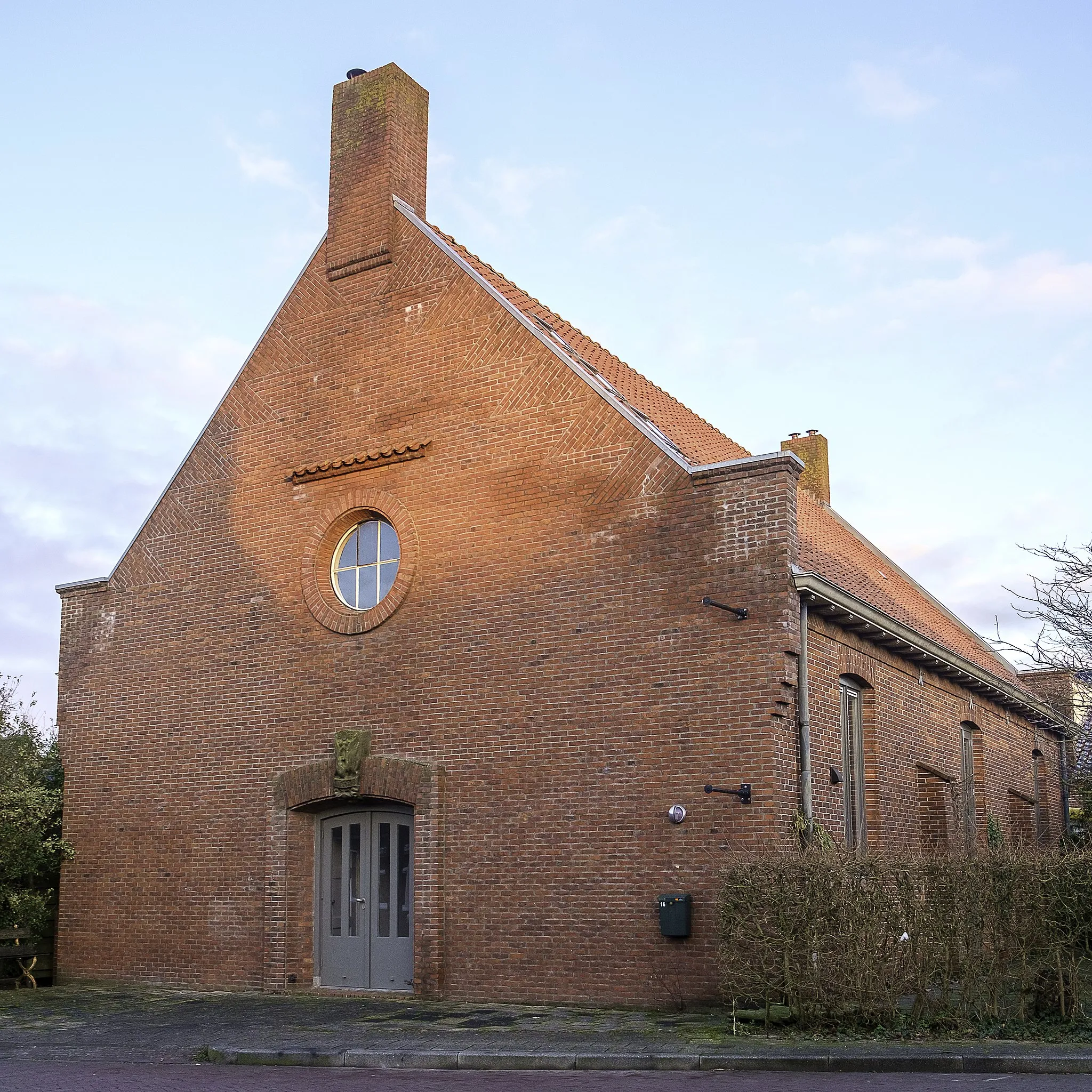 Photo showing: Geref. Kerk Vrijgemaakt van Houwerzijl. Gebouwd in 1946. Tegenwoordig expositieruimte.