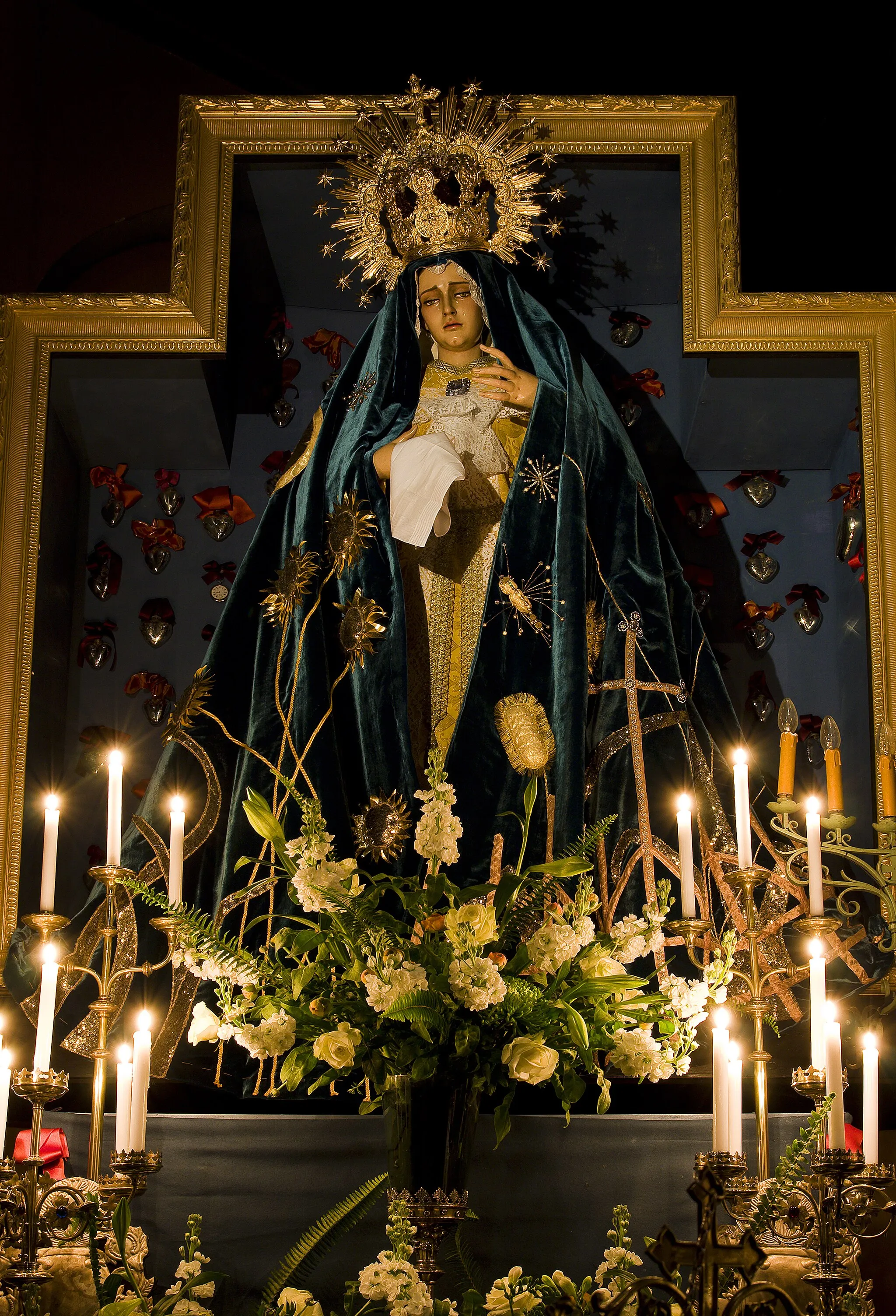 Photo showing: Our Lady the Garden Enclosed wearing hear famous 'schutsmantel' by Ramiro Koeiman