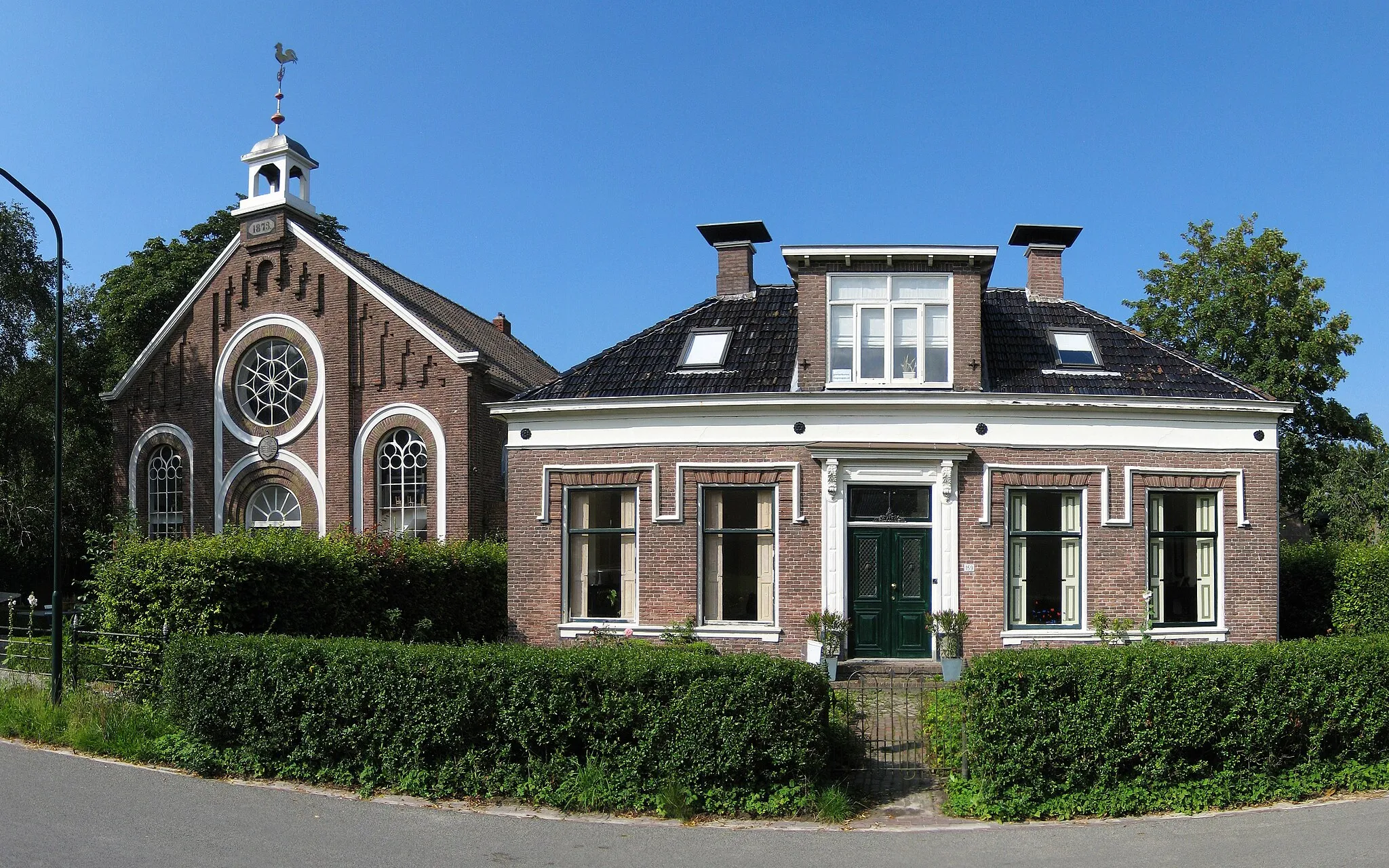 Photo showing: The former reformed church (1873) and rectory of Pieterburen, a village in the Dutch province of Groningen.
