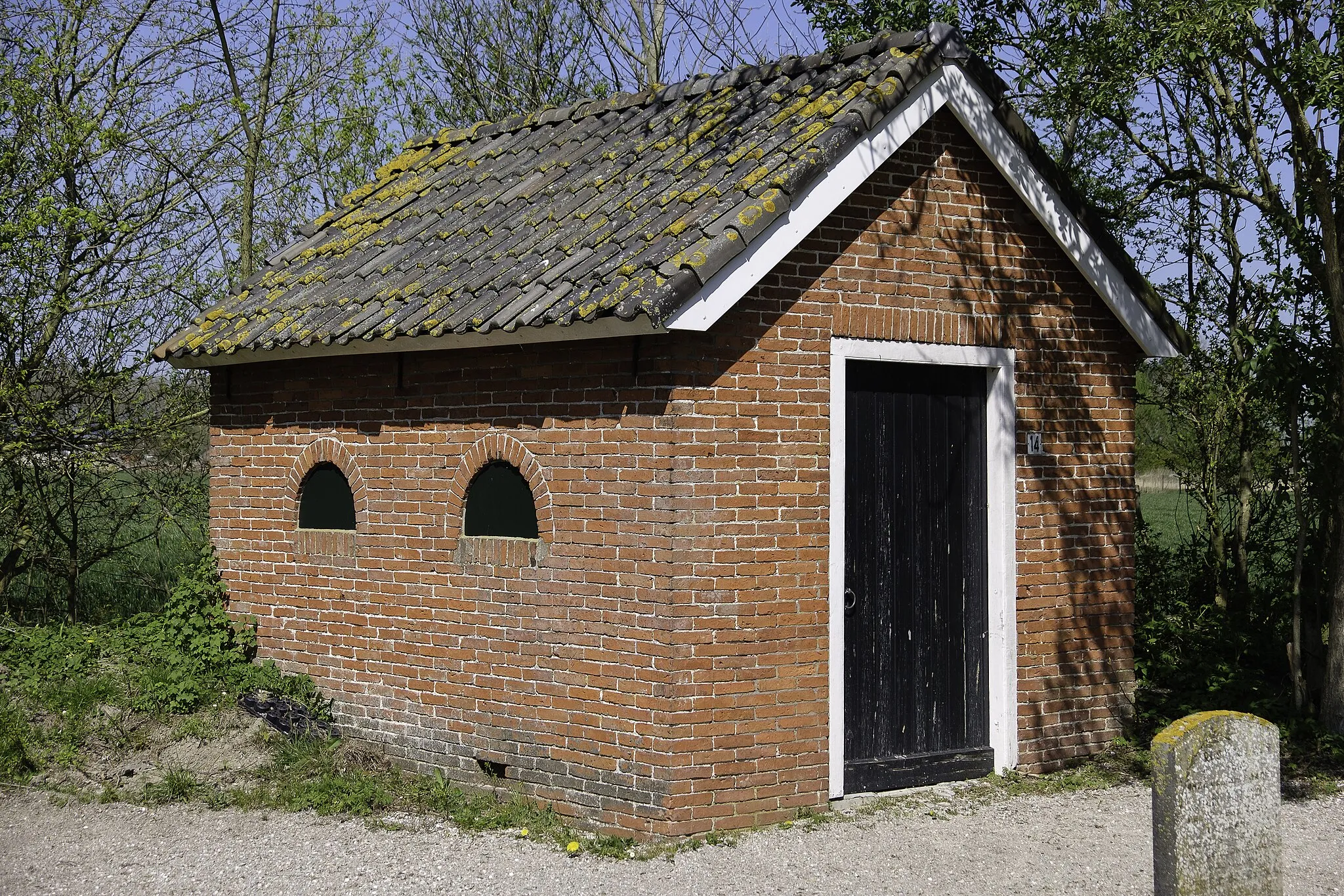 Photo showing: Baarhuisje op de begraafplaats van Westernieland