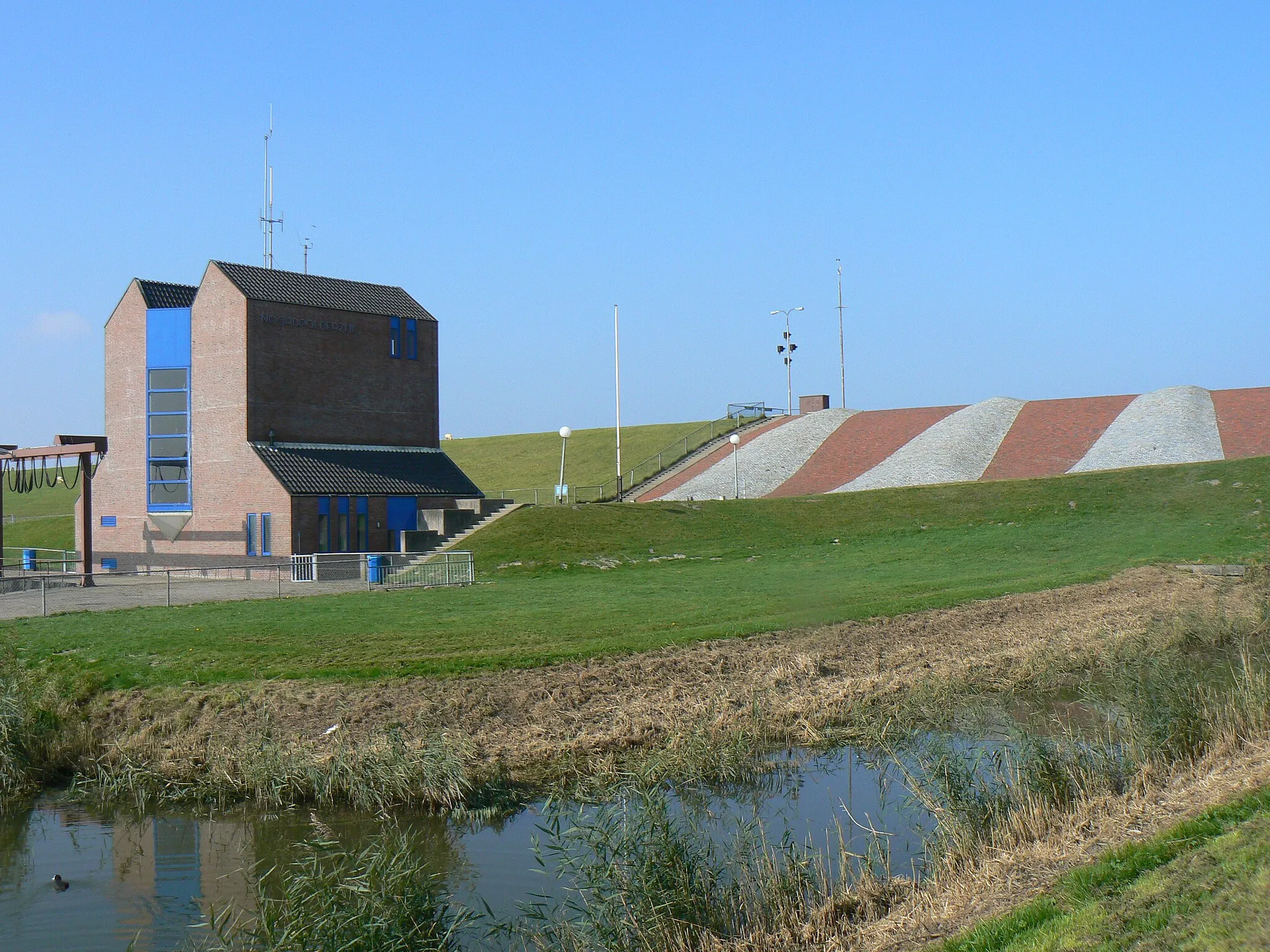 Photo showing: Land art project Noordpolderzijl (1986) by Jan van Loon in Usquert/The Netherlands