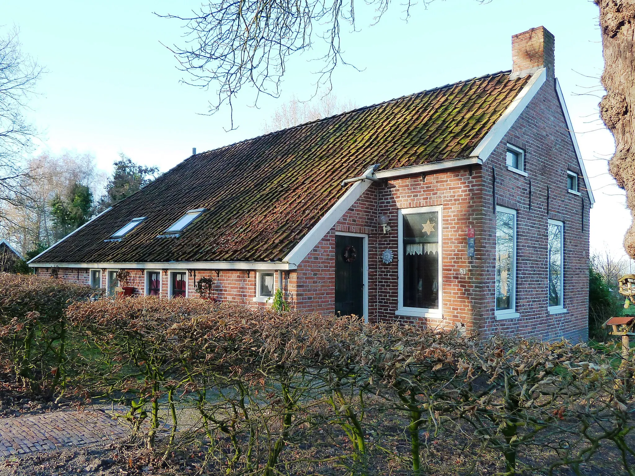 Photo showing: Keuterij met ondiep woongedeelte aan de Hoofdweg 71 van Midwolda (Groningen, Nederland).