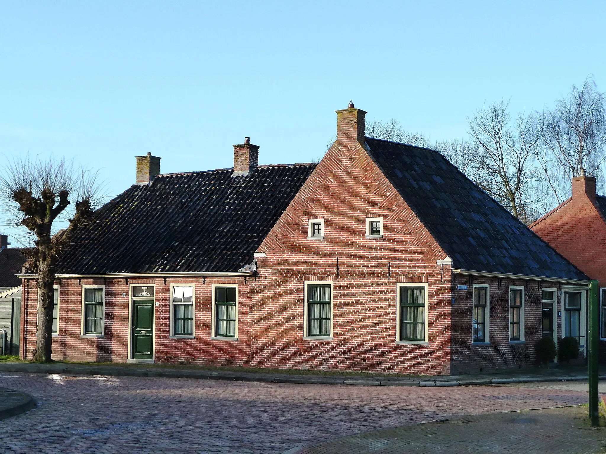 Photo showing: Woonhuis onder zadeldak tussen topgevels in Stedum