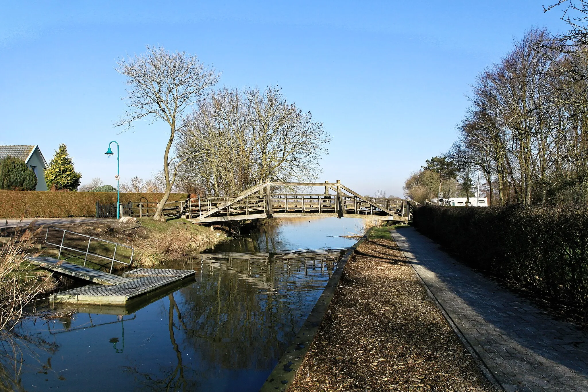 Photo showing: Brücke über das Ditzum-Bunder Sieltief an der Freizeitfläche Ditzumerverlaat in Bunde (Germany)