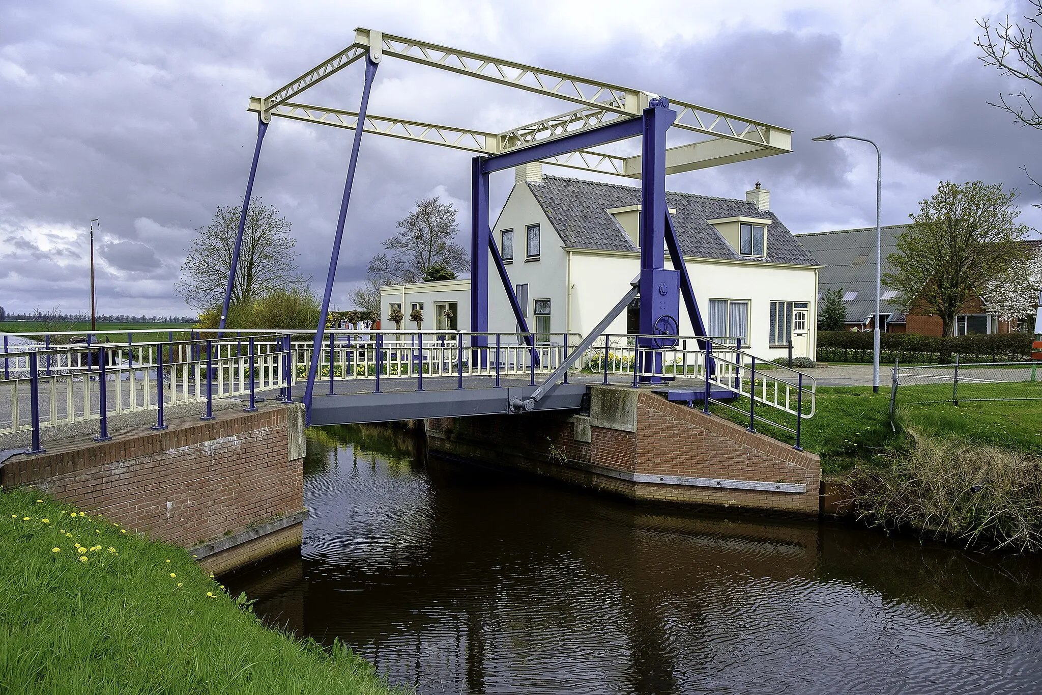 Photo showing: Zandumerklap bij Oosterzand. De brug dateert uit 2009.