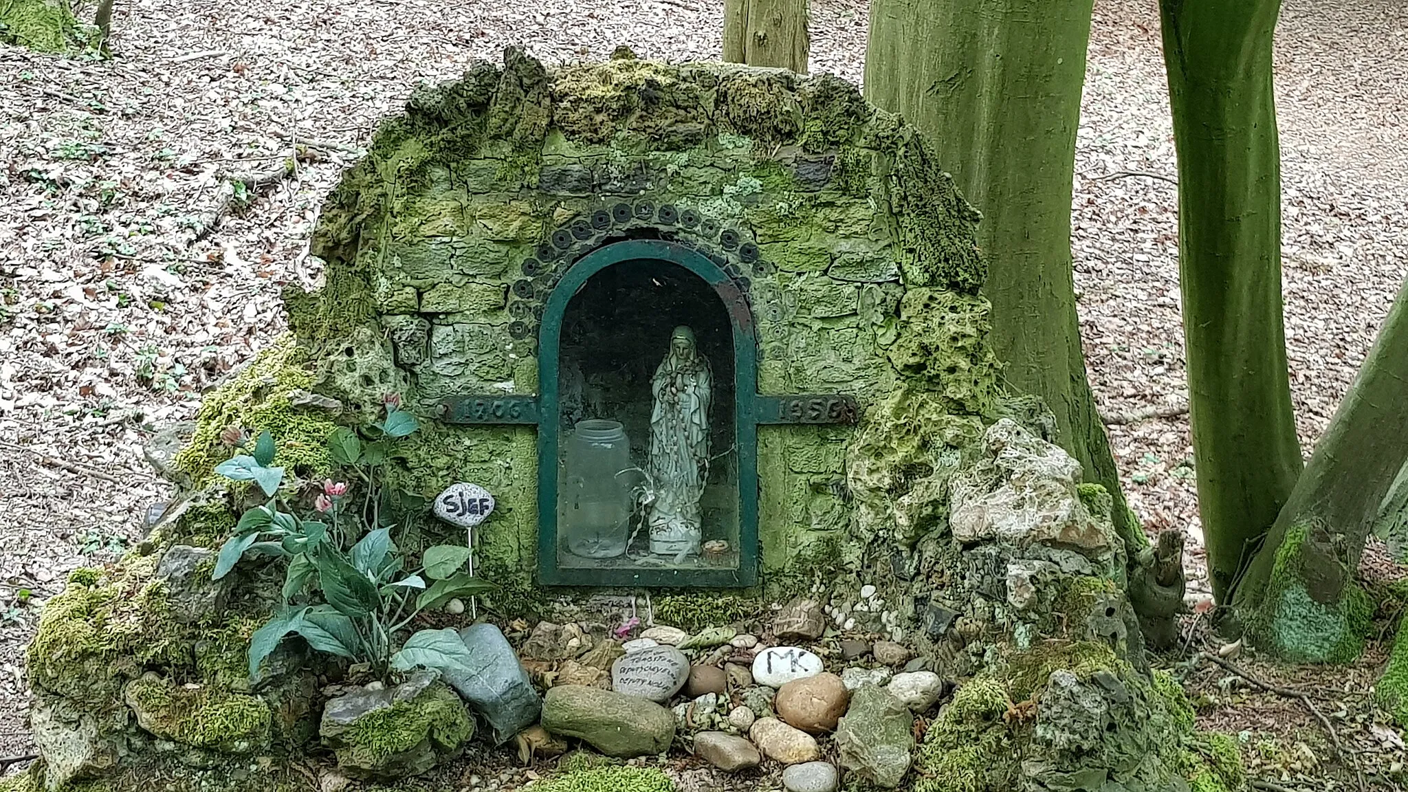 Photo showing: Lourdes grotto Schweibergerbos, Overgeul, Nederland