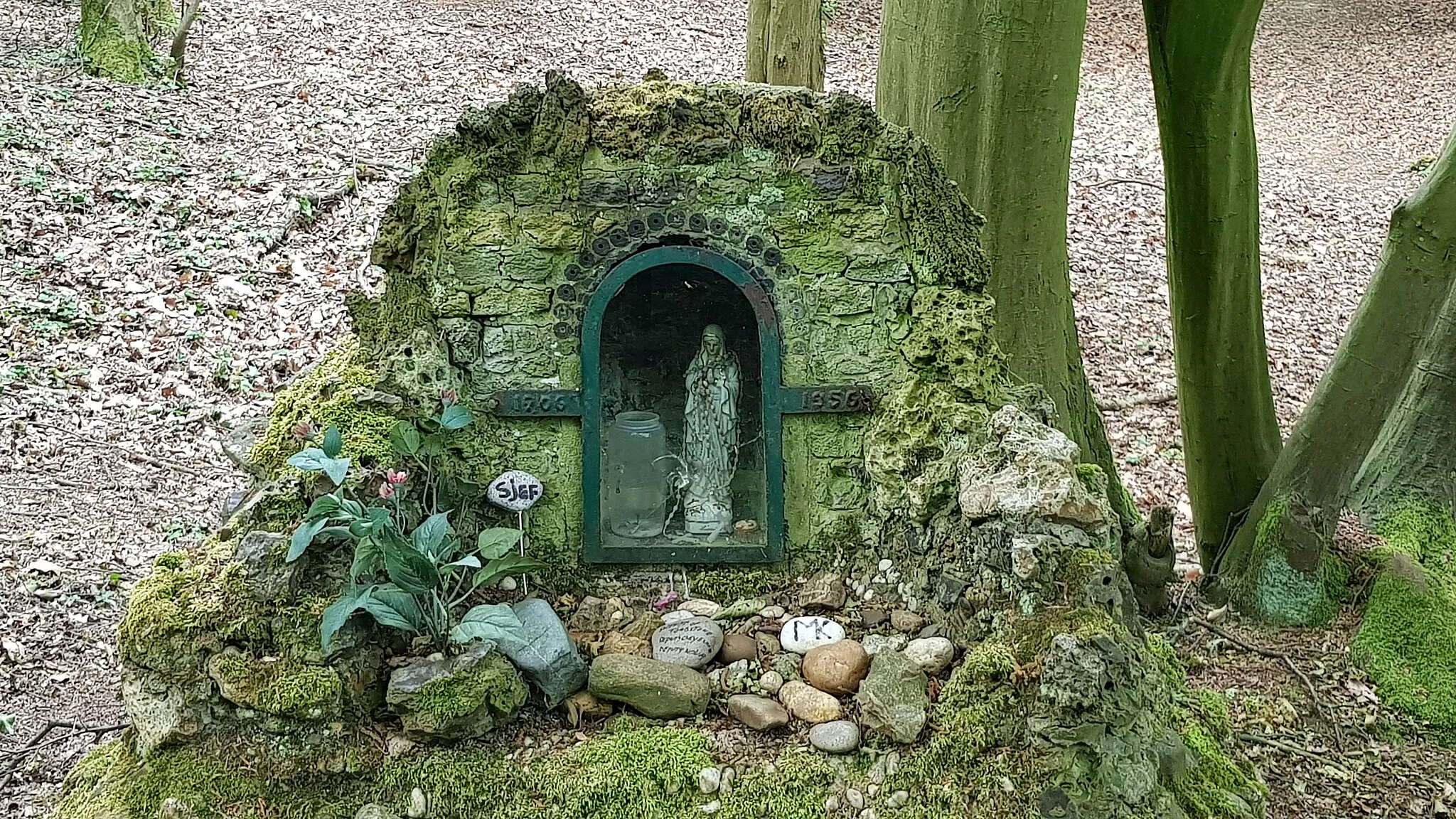 Photo showing: Lourdes grotto Schweibergerbos, Overgeul, Nederland