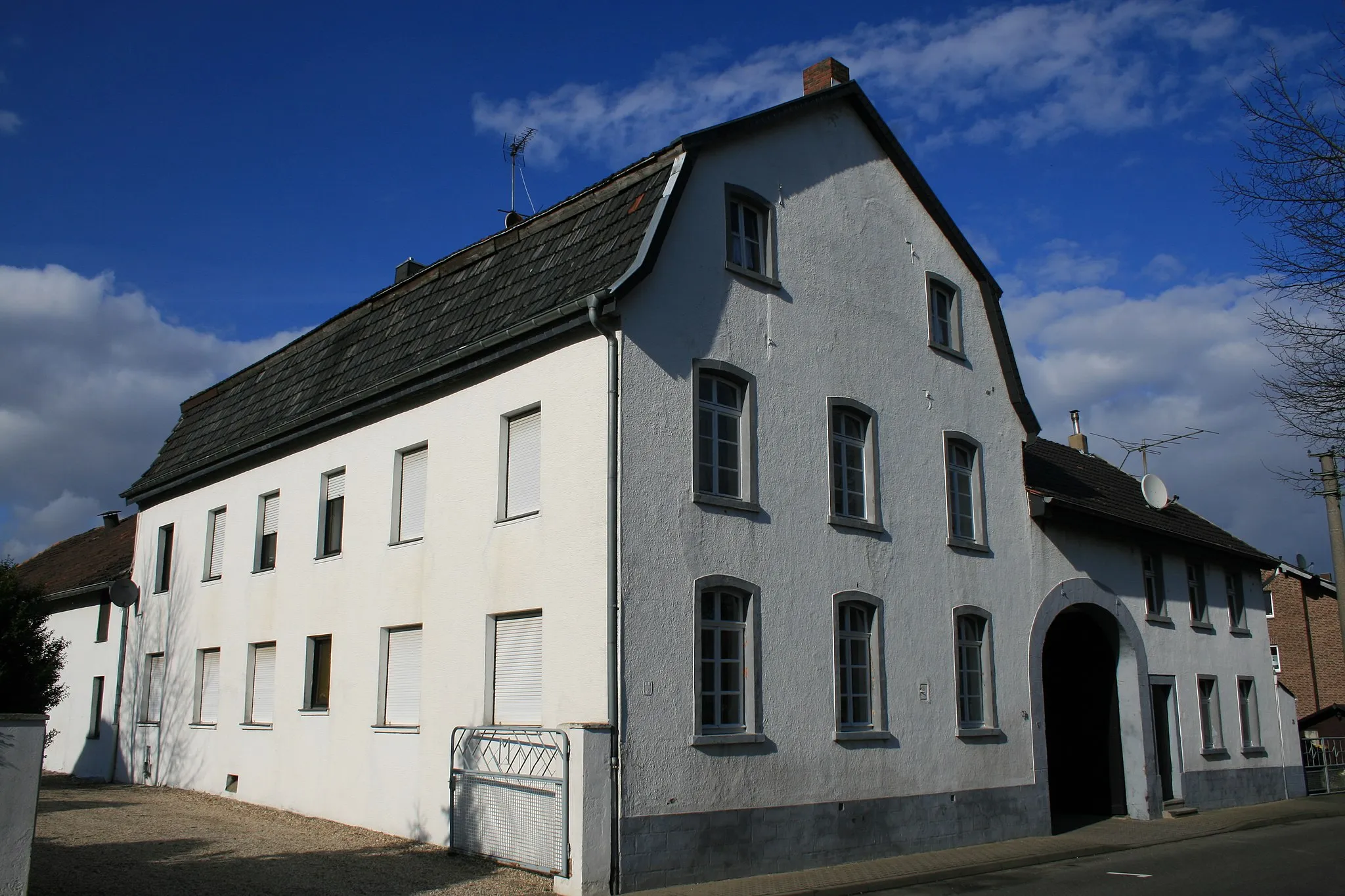 Photo showing: Hofanlage in der von Mirbach Straße