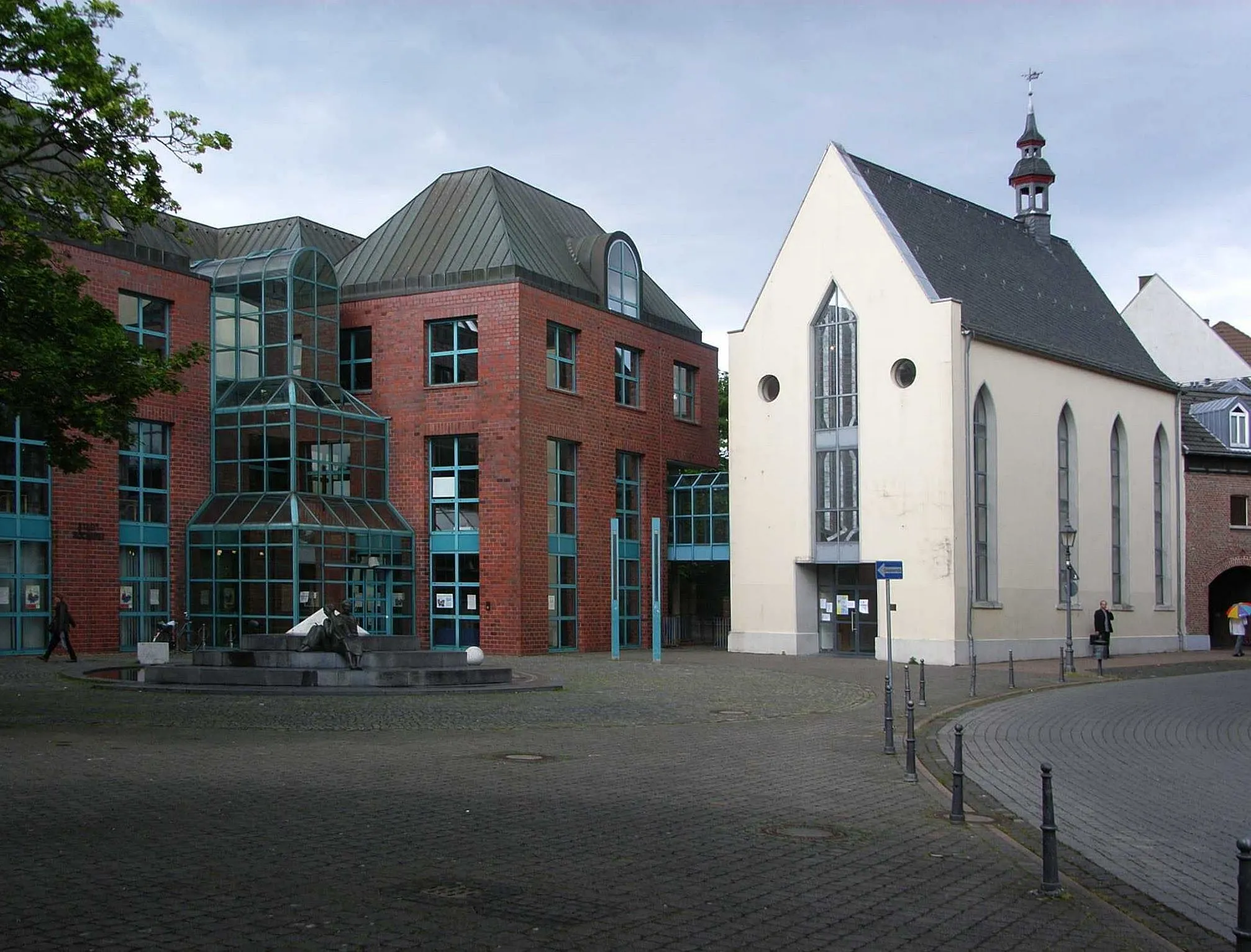 Photo showing: Erkelenz Leohardtskapelle und Stadtbücherei