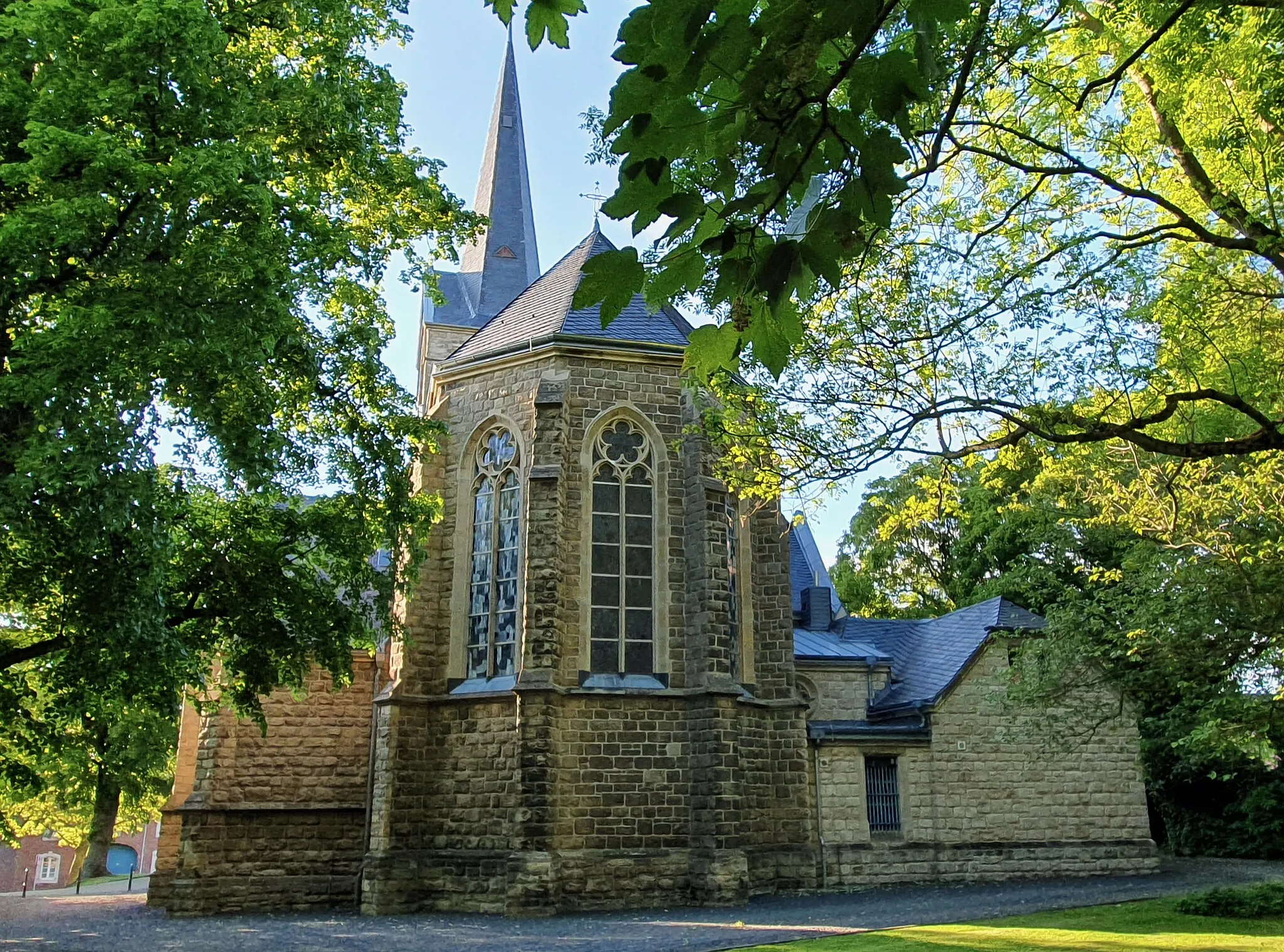 Photo showing: Aussenansicht der Kirche St. Nikolaus Broichweiden (Linden-Neusen)