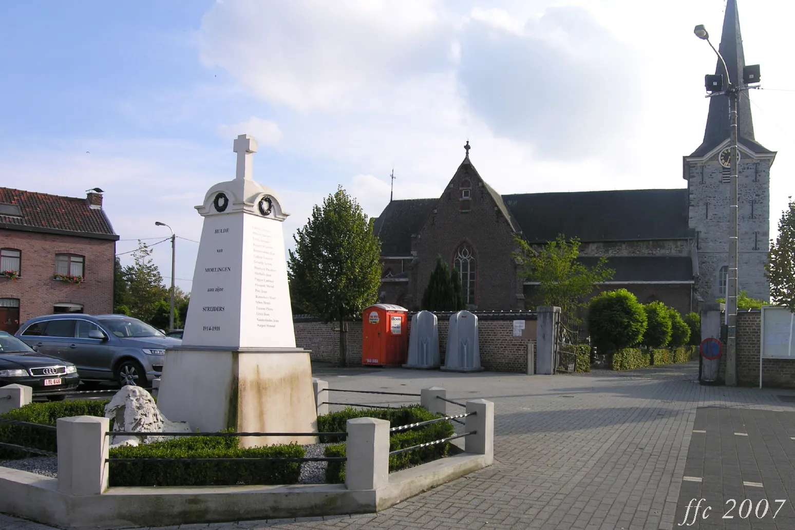 Photo showing: Voeren (Moelingen), Belgium: Church and Central Square