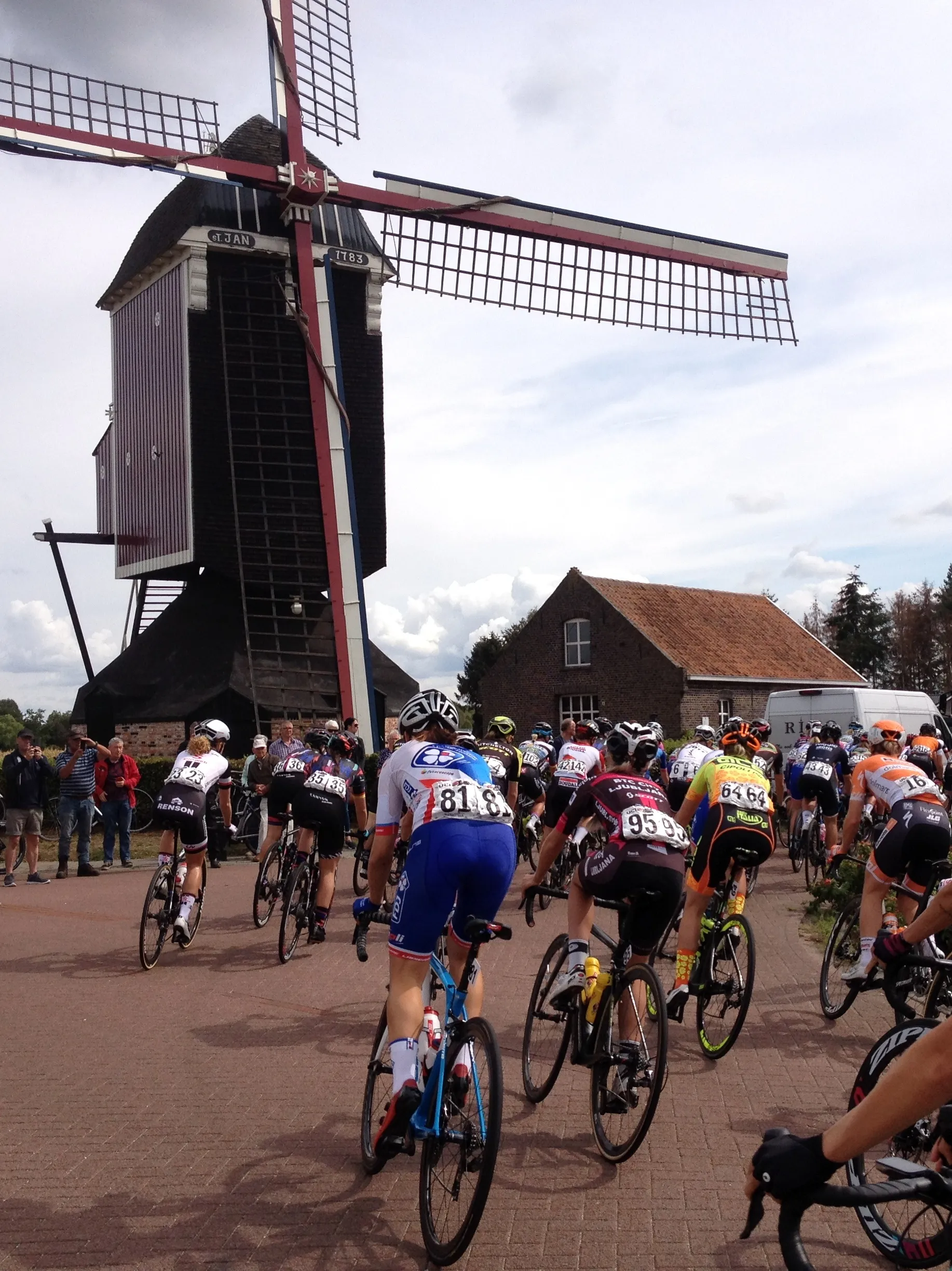 Photo showing: 4e etappe van de Boels Ladies Tour 2018 door Noord-Limburg, start in Stramproy.