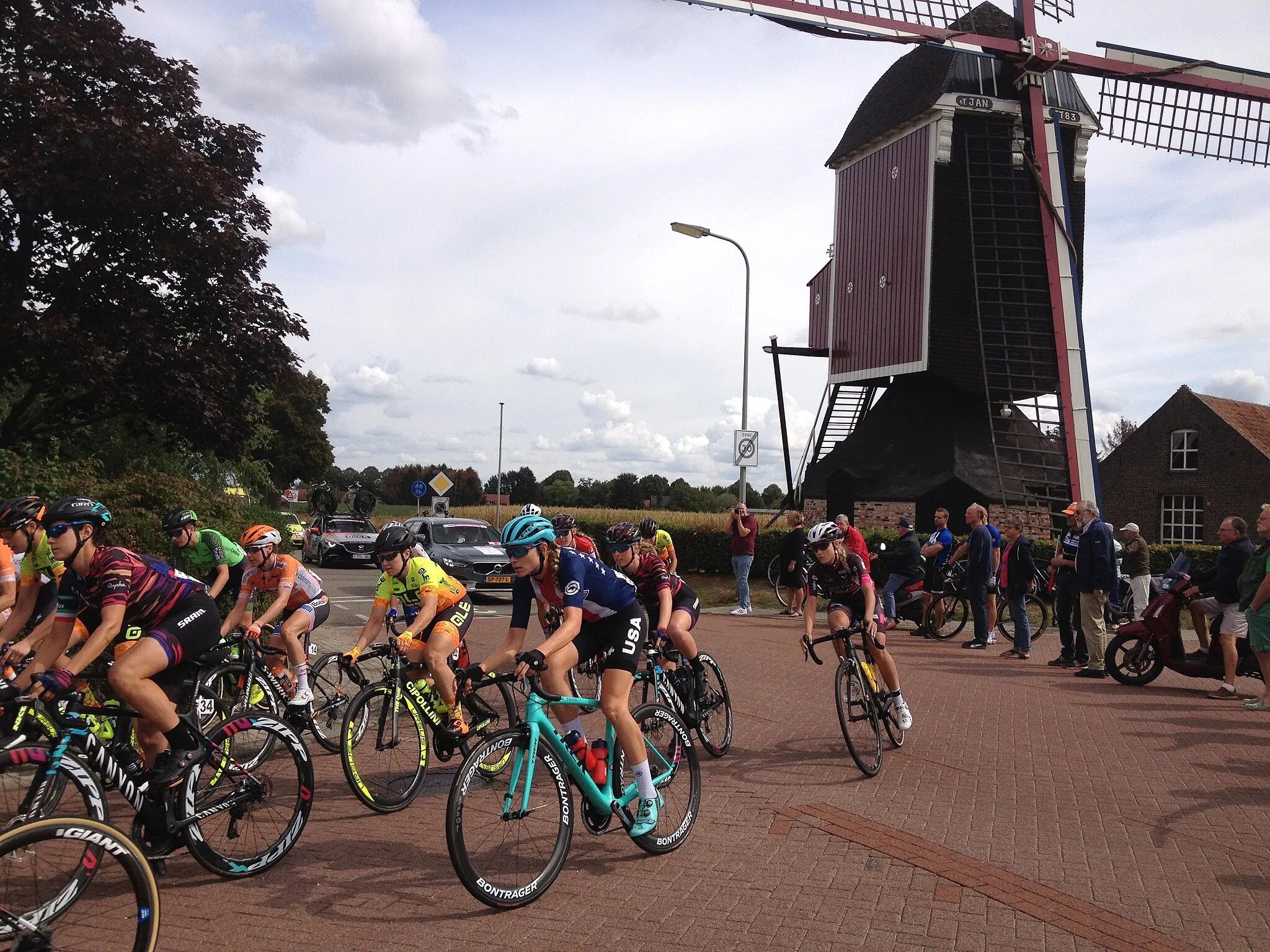 Photo showing: 4e etappe van de Boels Ladies Tour 2018 door Noord-Limburg, start in Stramproy.