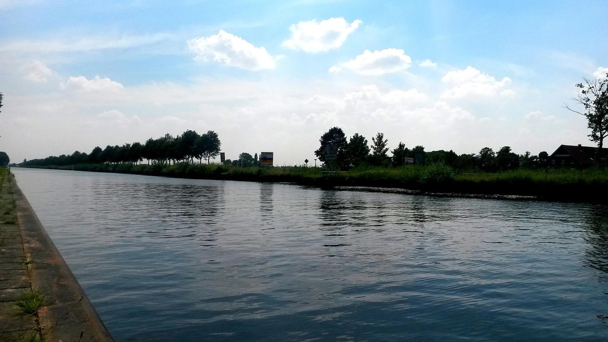 Photo showing: 2014-07-24; border of North Brabant (Someren) and Limburg (the Netherlands) (Nederweert) alongside Zuid-Willemsvaart (canal).